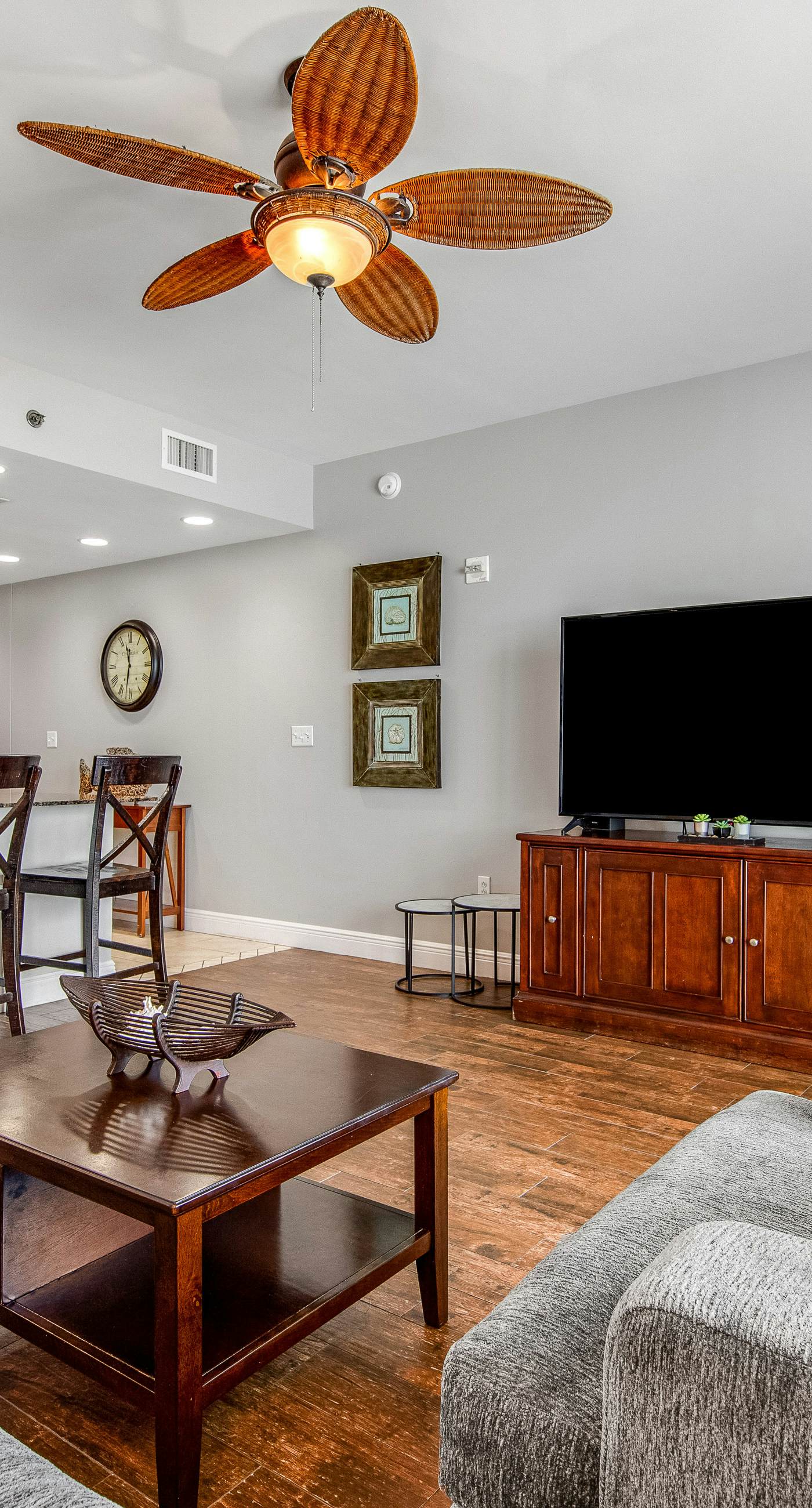 Gulf-front condo with seasonal beach service, pool, hot tub & gym