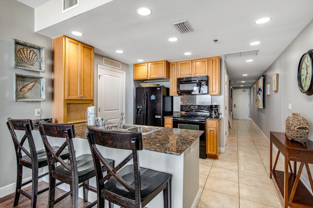 Gulf-front condo with seasonal beach service, pool, hot tub & gym