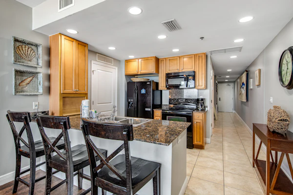 Gulf-front condo with seasonal beach service, pool, hot tub & gym