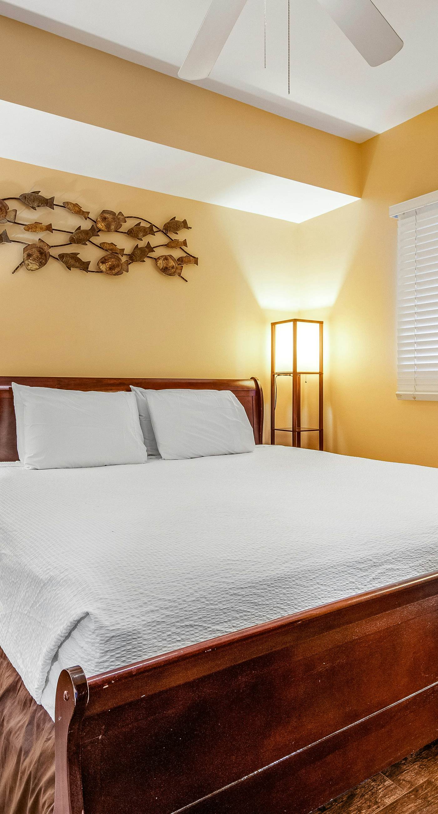 Gulf-front condo with seasonal beach service, pool, hot tub & gym