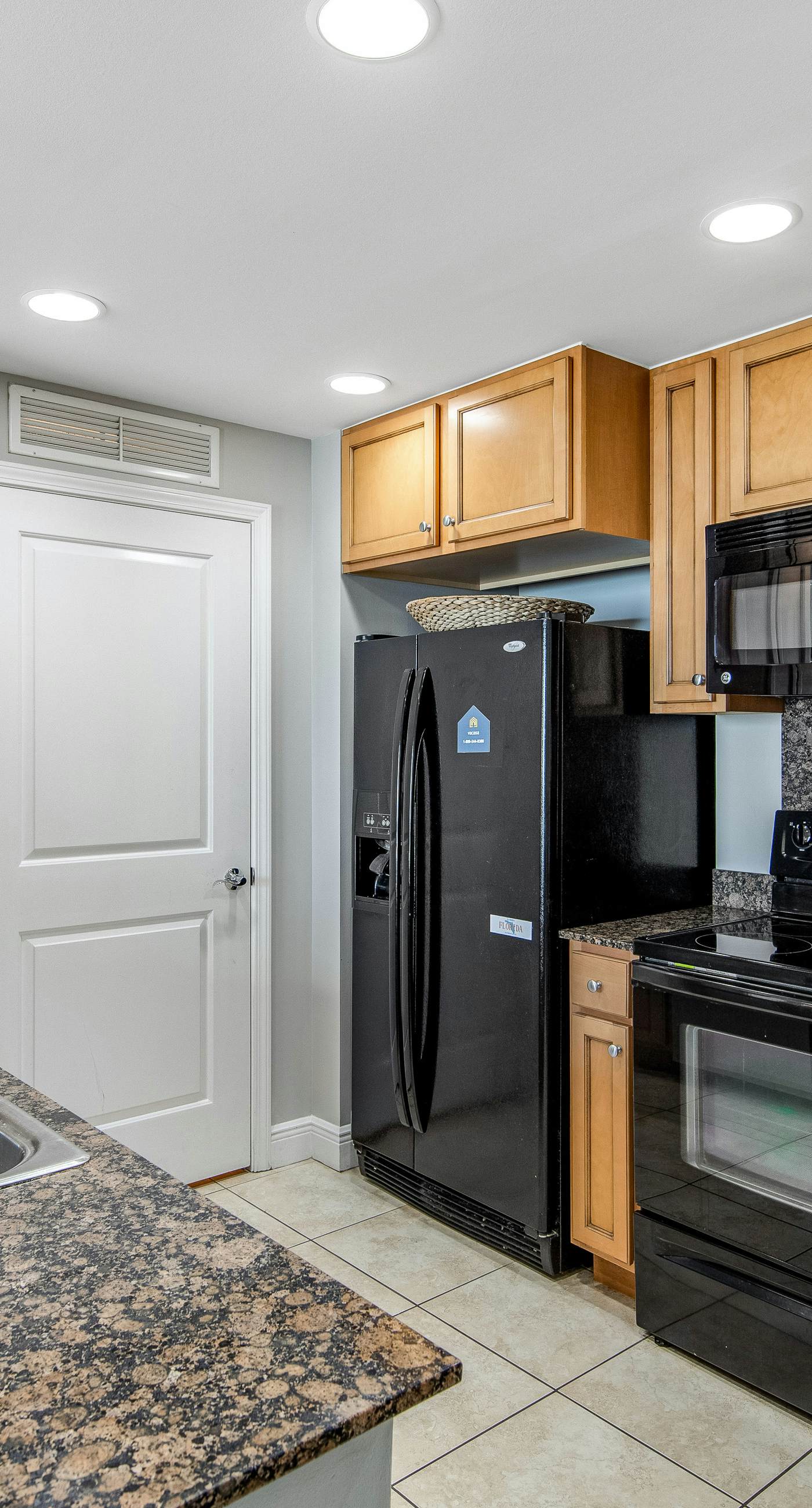 Gulf-front condo with seasonal beach service, pool, hot tub & gym