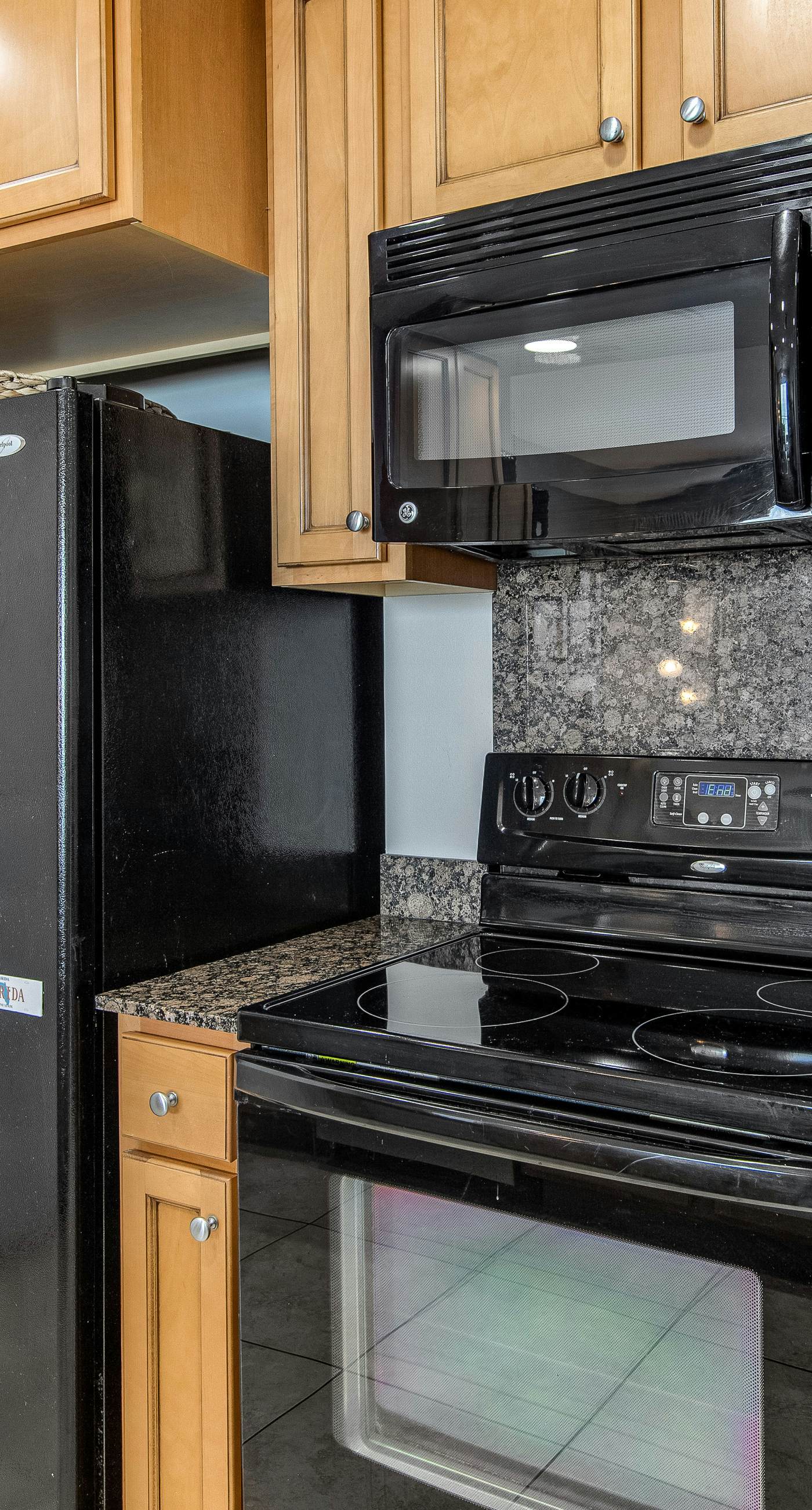 Gulf-front condo with seasonal beach service, pool, hot tub & gym