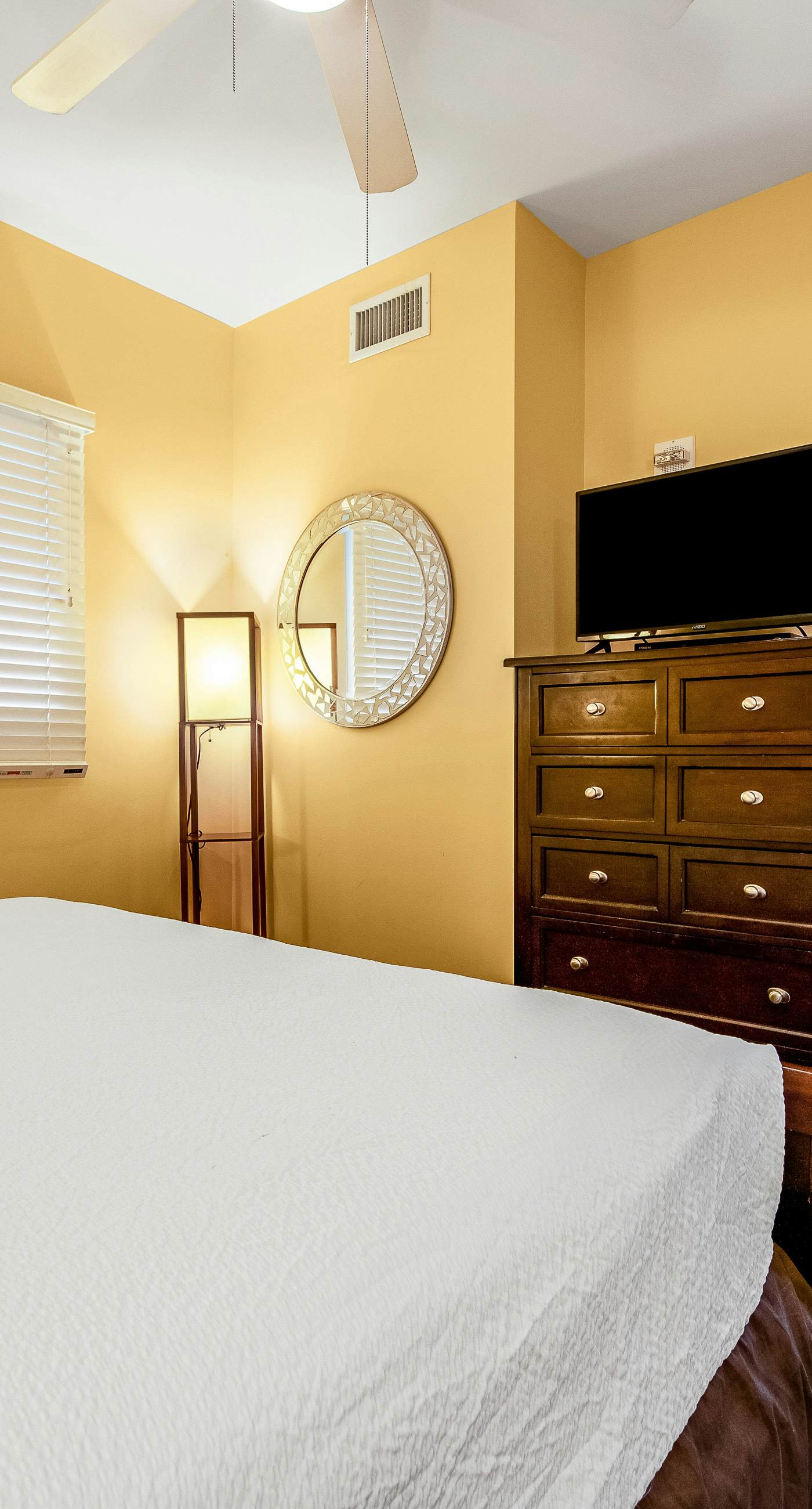 Gulf-front condo with seasonal beach service, pool, hot tub & gym