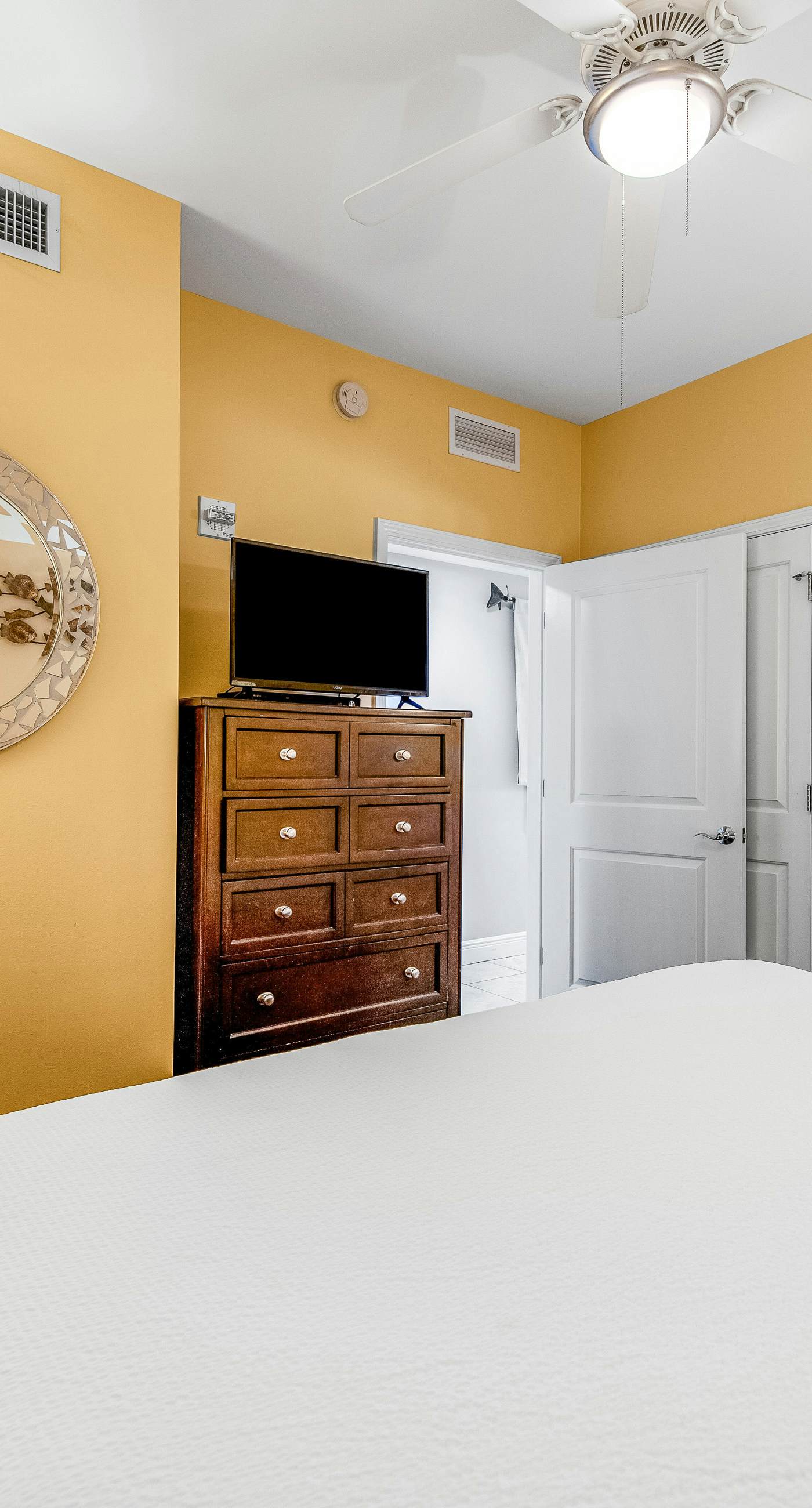 Gulf-front condo with seasonal beach service, pool, hot tub & gym