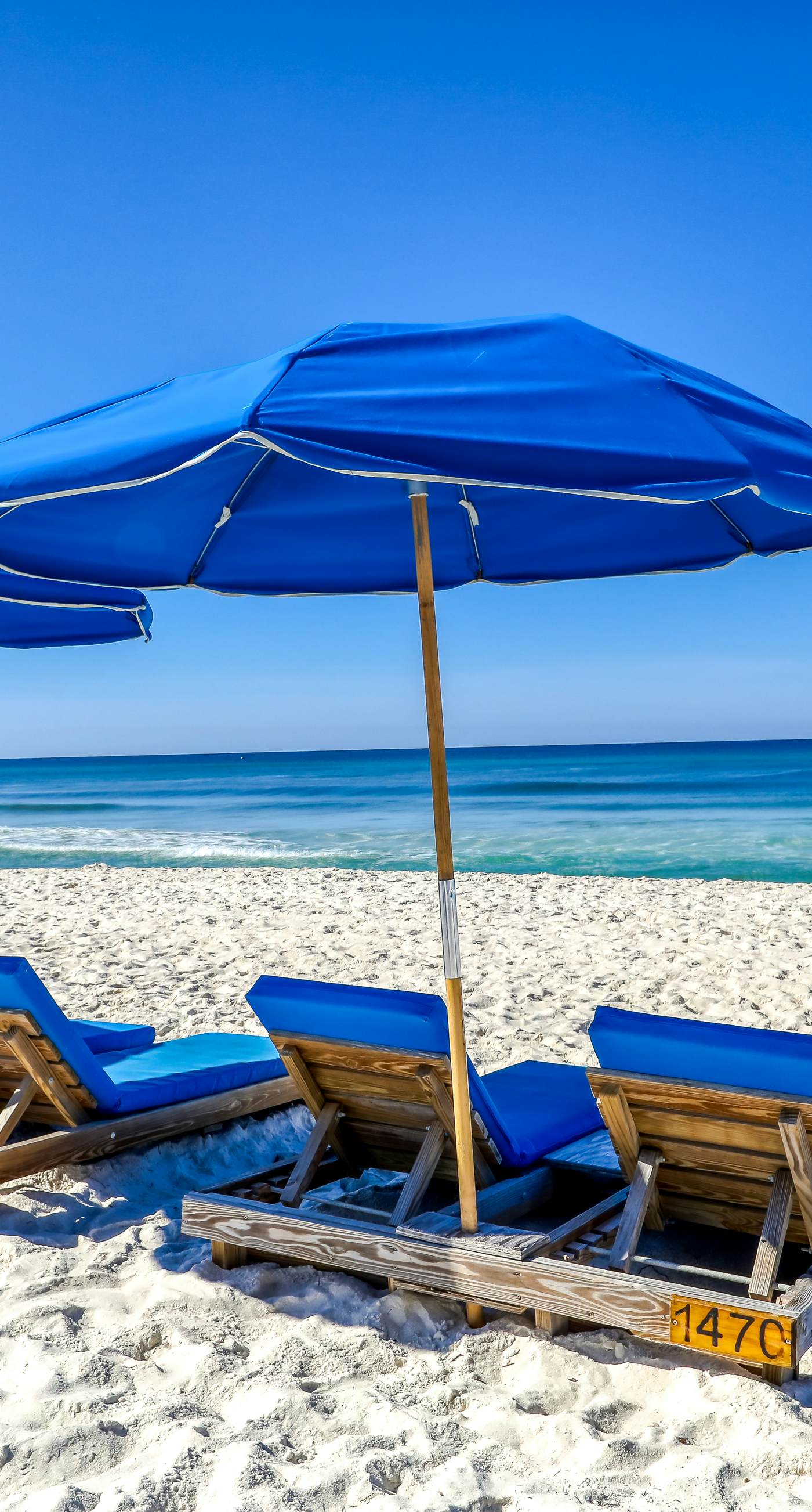 Gulf-front condo with seasonal beach service, pool, hot tub & gym