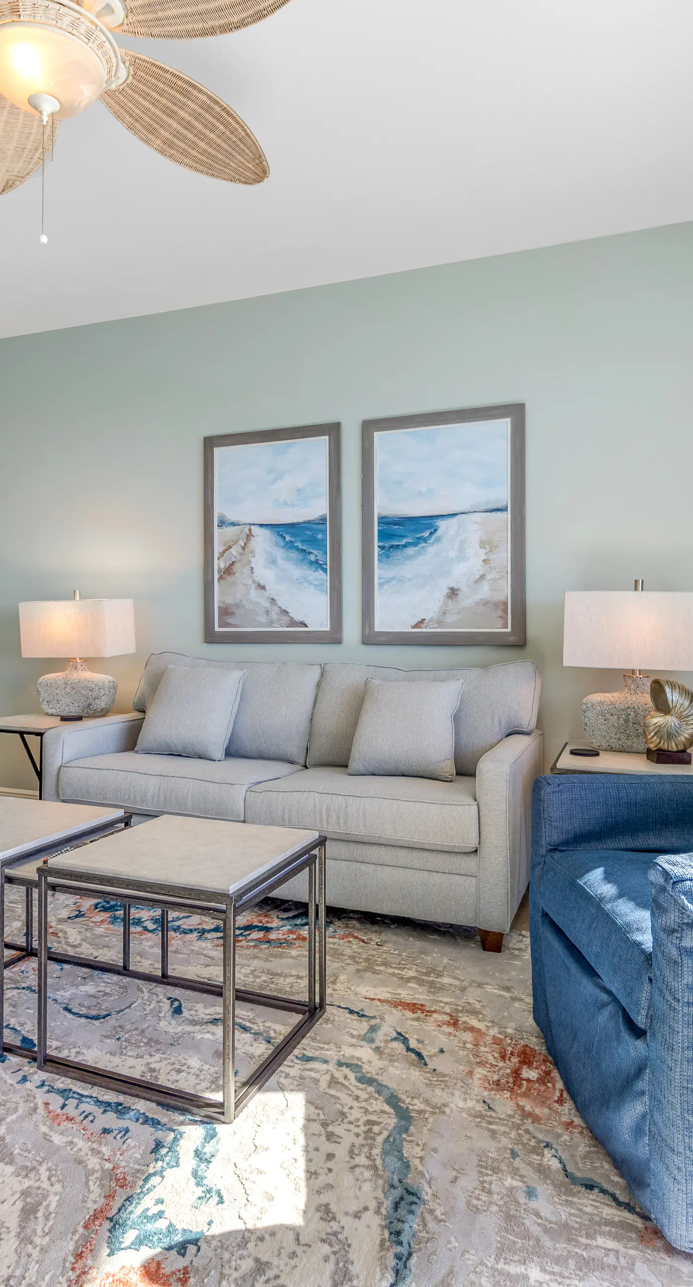 Spacious condo with breathtaking views & convenient location