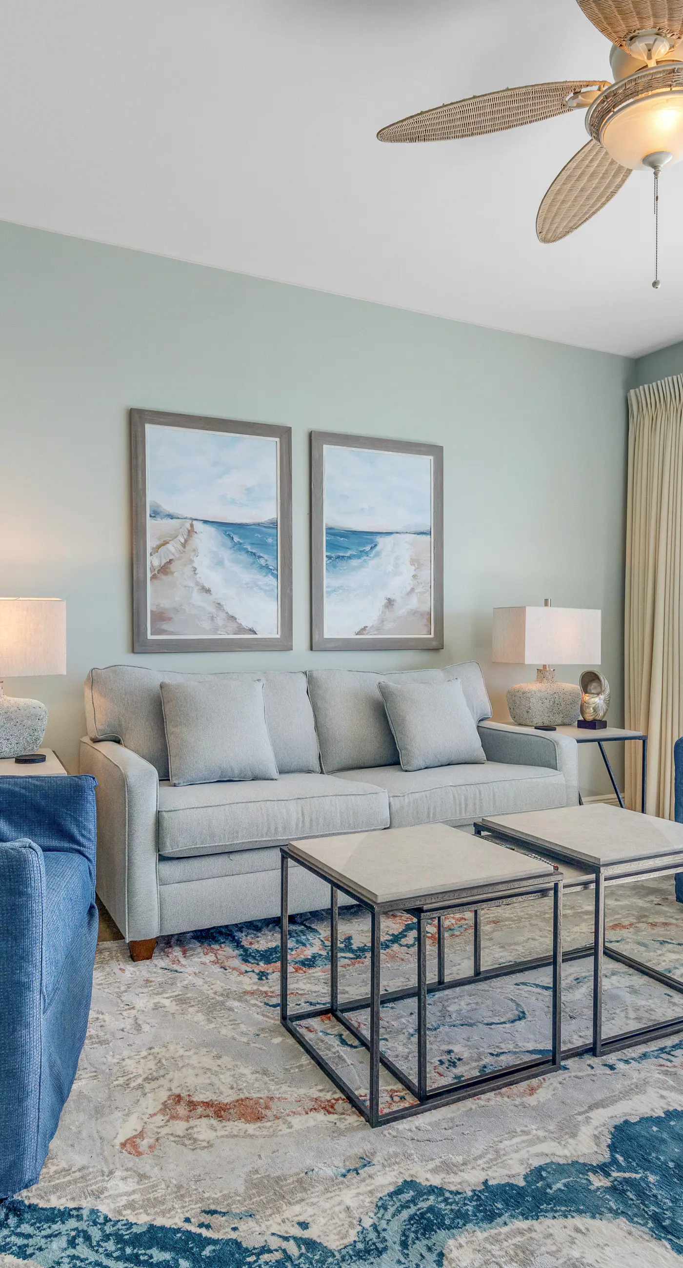 Spacious condo with breathtaking views & convenient location