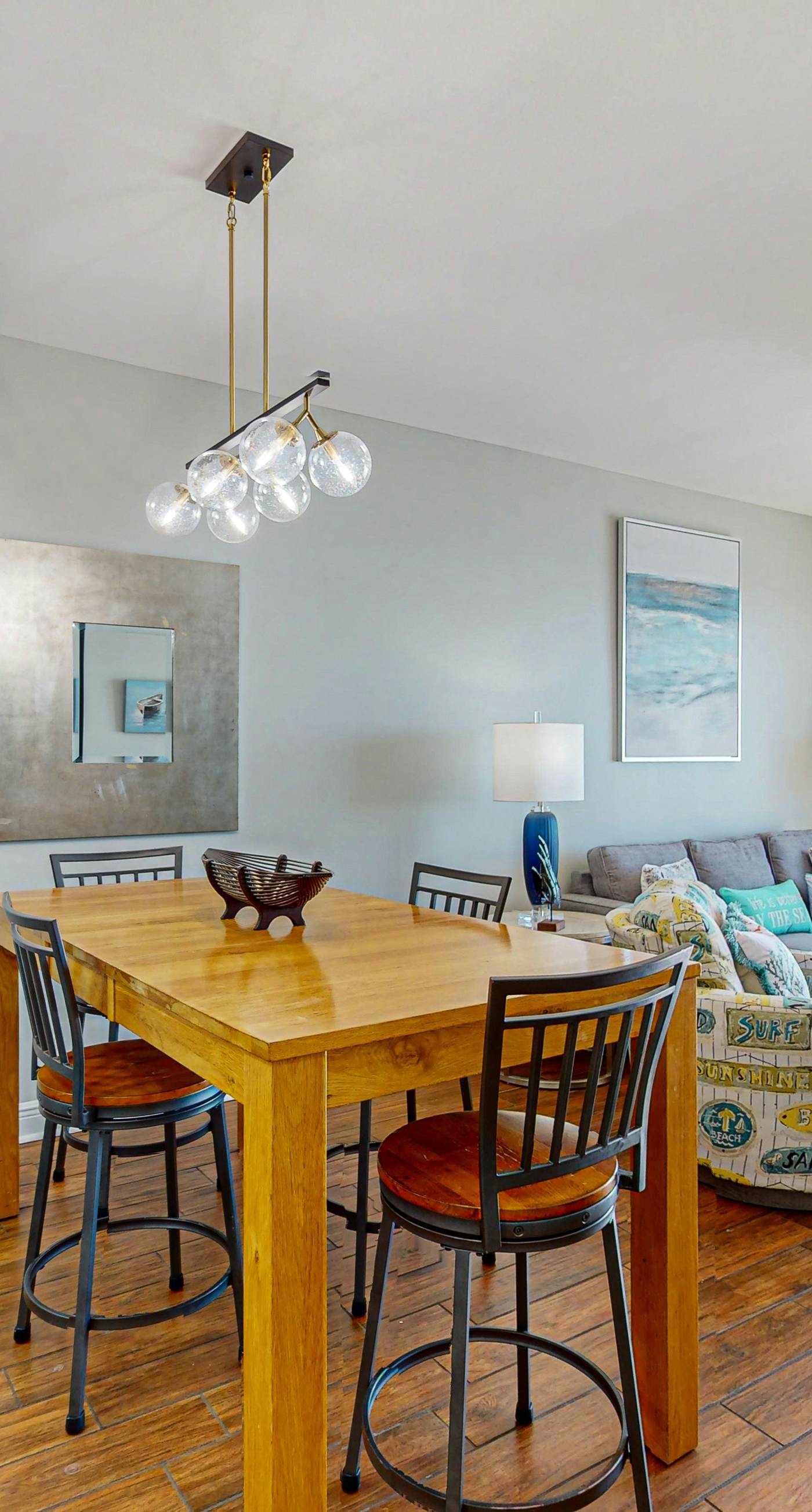 Beautiful Gulf-front condo with resort pool & hot tub - right on the beach