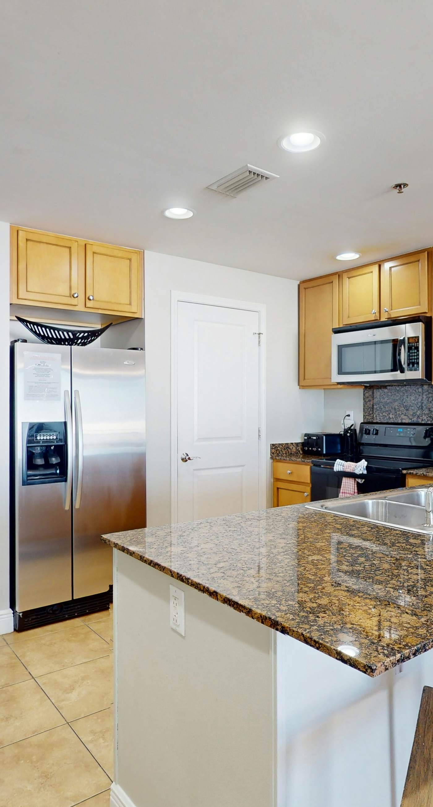 Beautiful Gulf-front condo with resort pool & hot tub - right on the beach