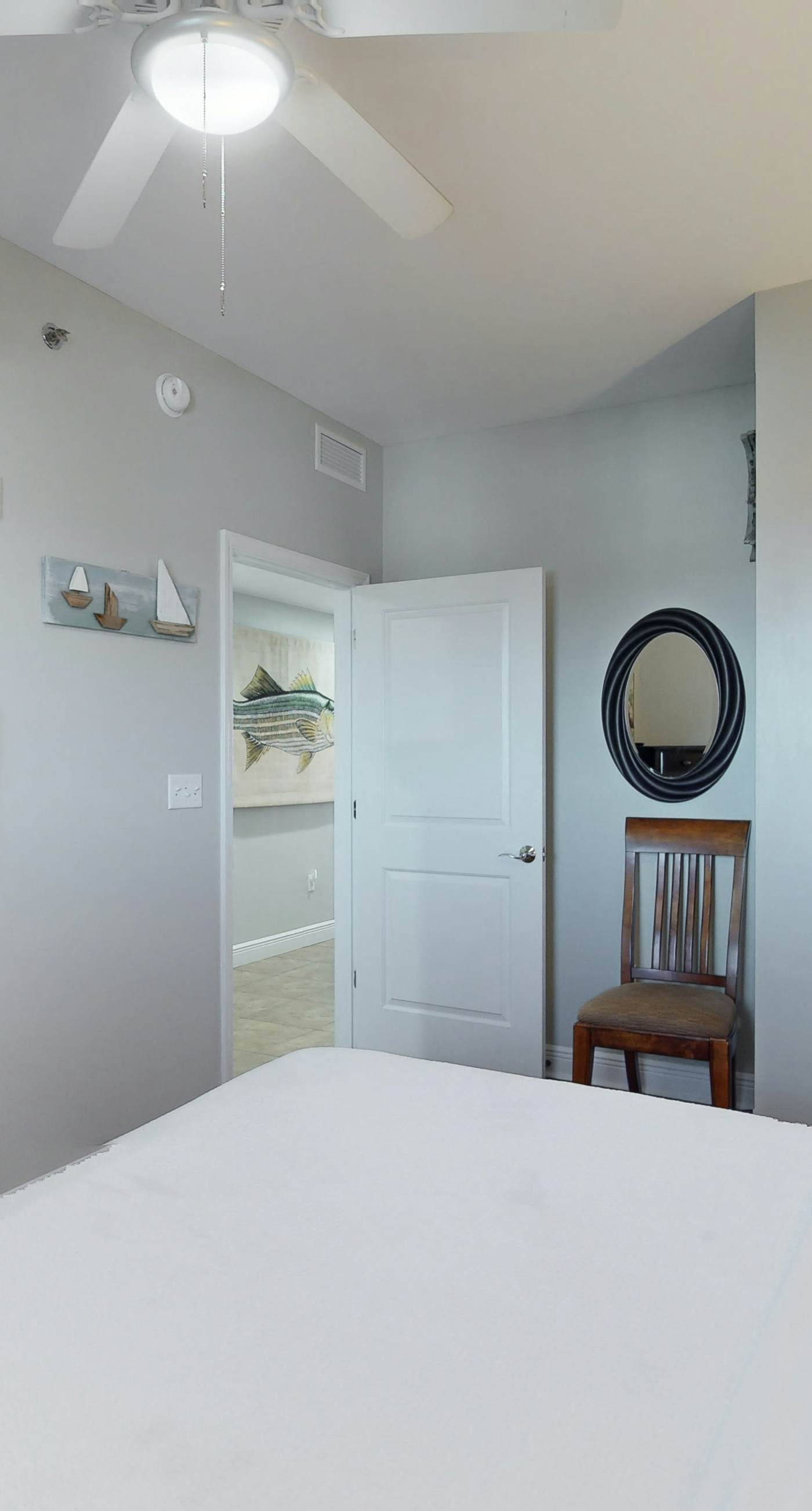 Beautiful Gulf-front condo with resort pool & hot tub - right on the beach