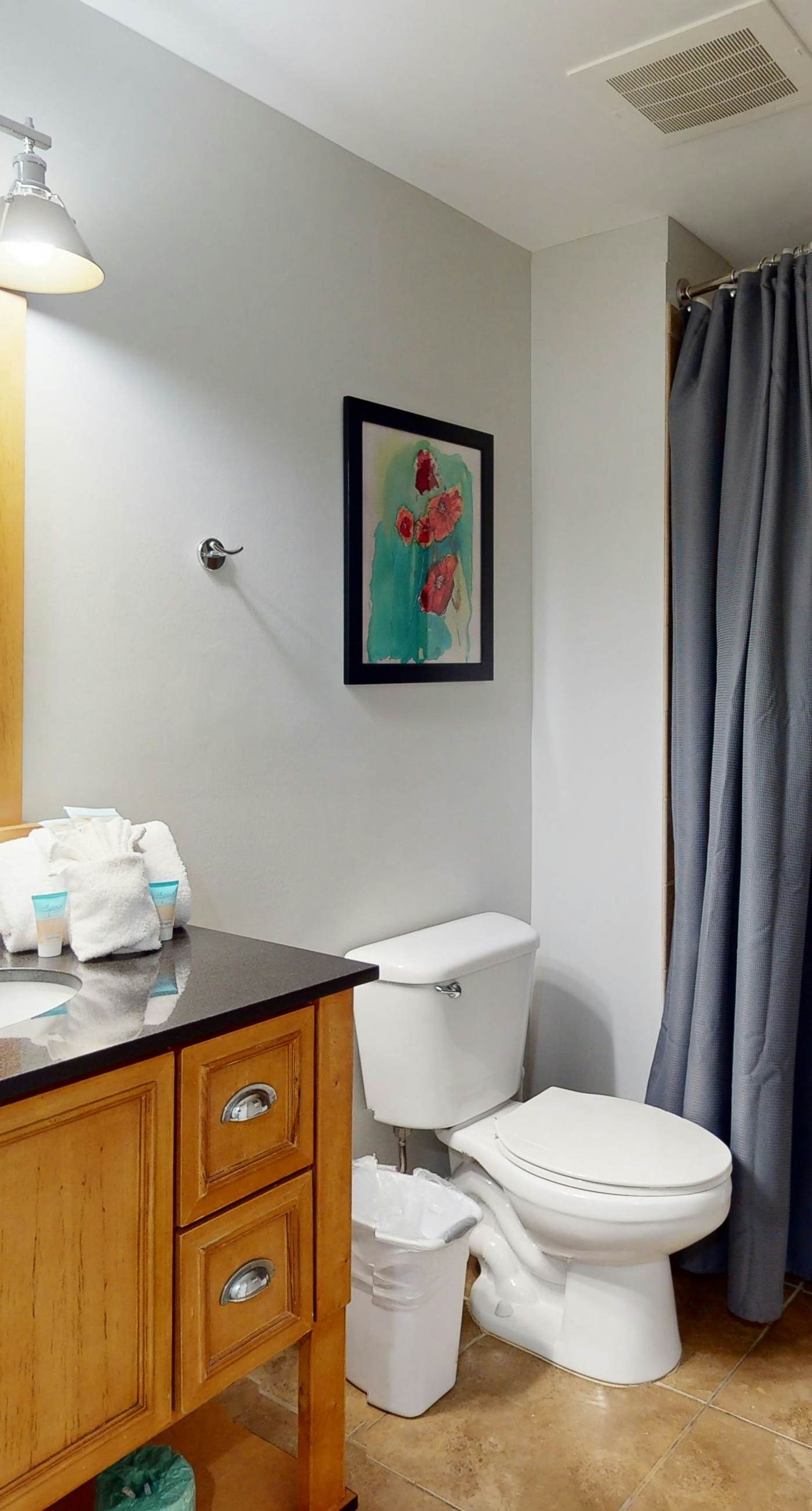 Beautiful Gulf-front condo with resort pool & hot tub - right on the beach