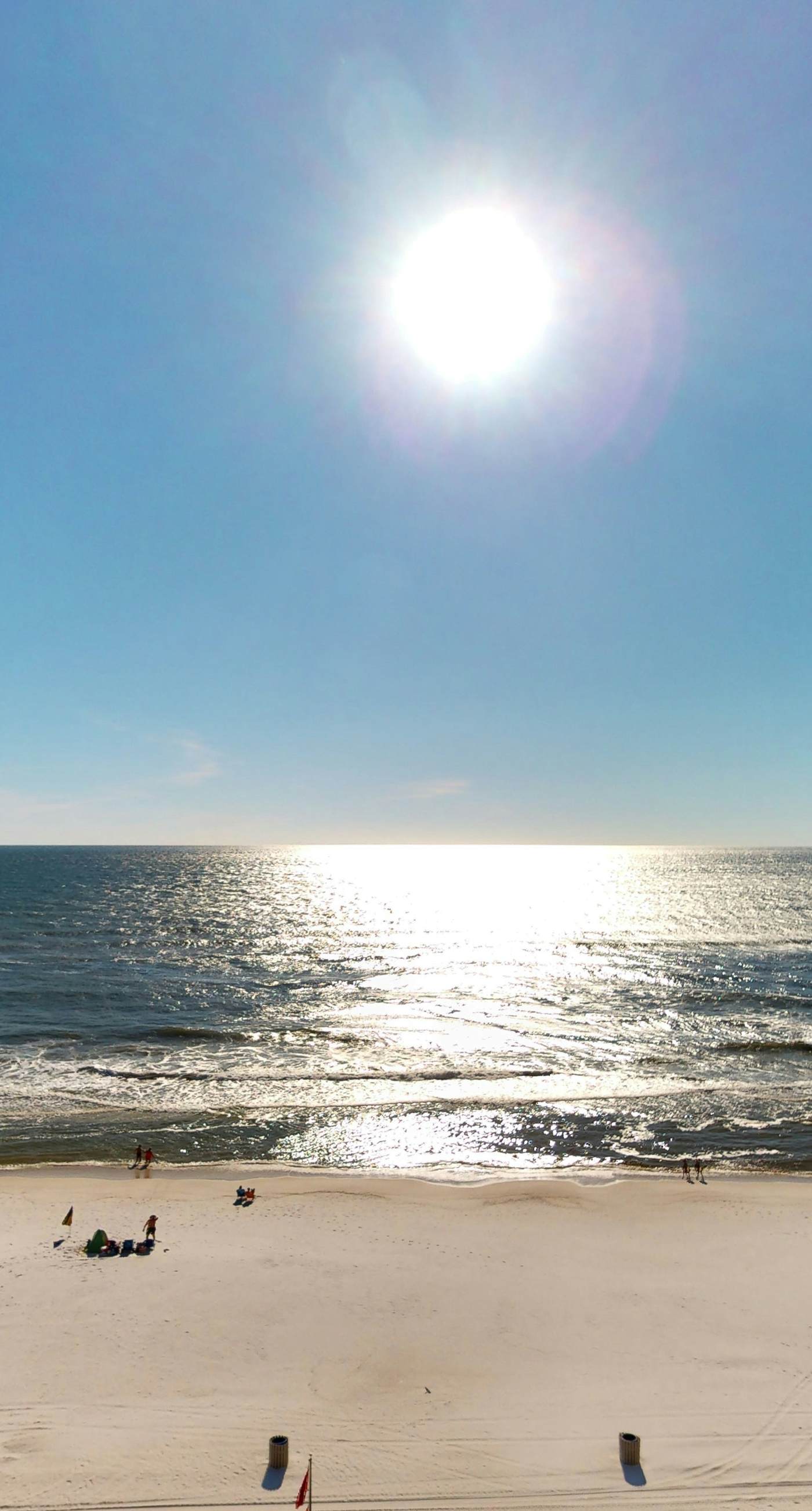 Beautiful Gulf-front condo with resort pool & hot tub - right on the beach