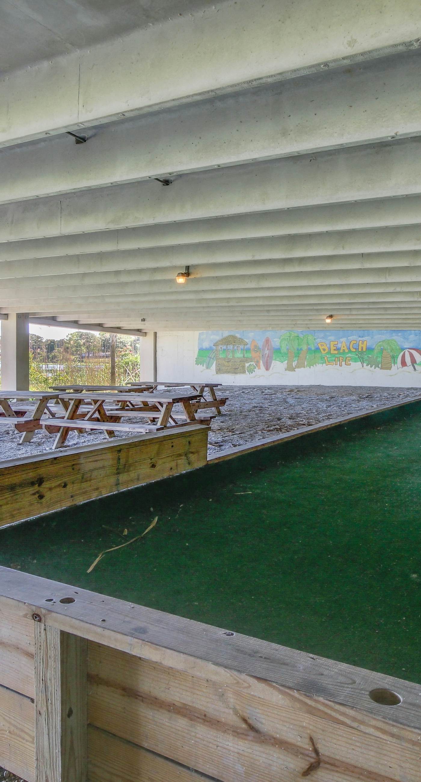 Beautiful Gulf-front condo with resort pool & hot tub - right on the beach