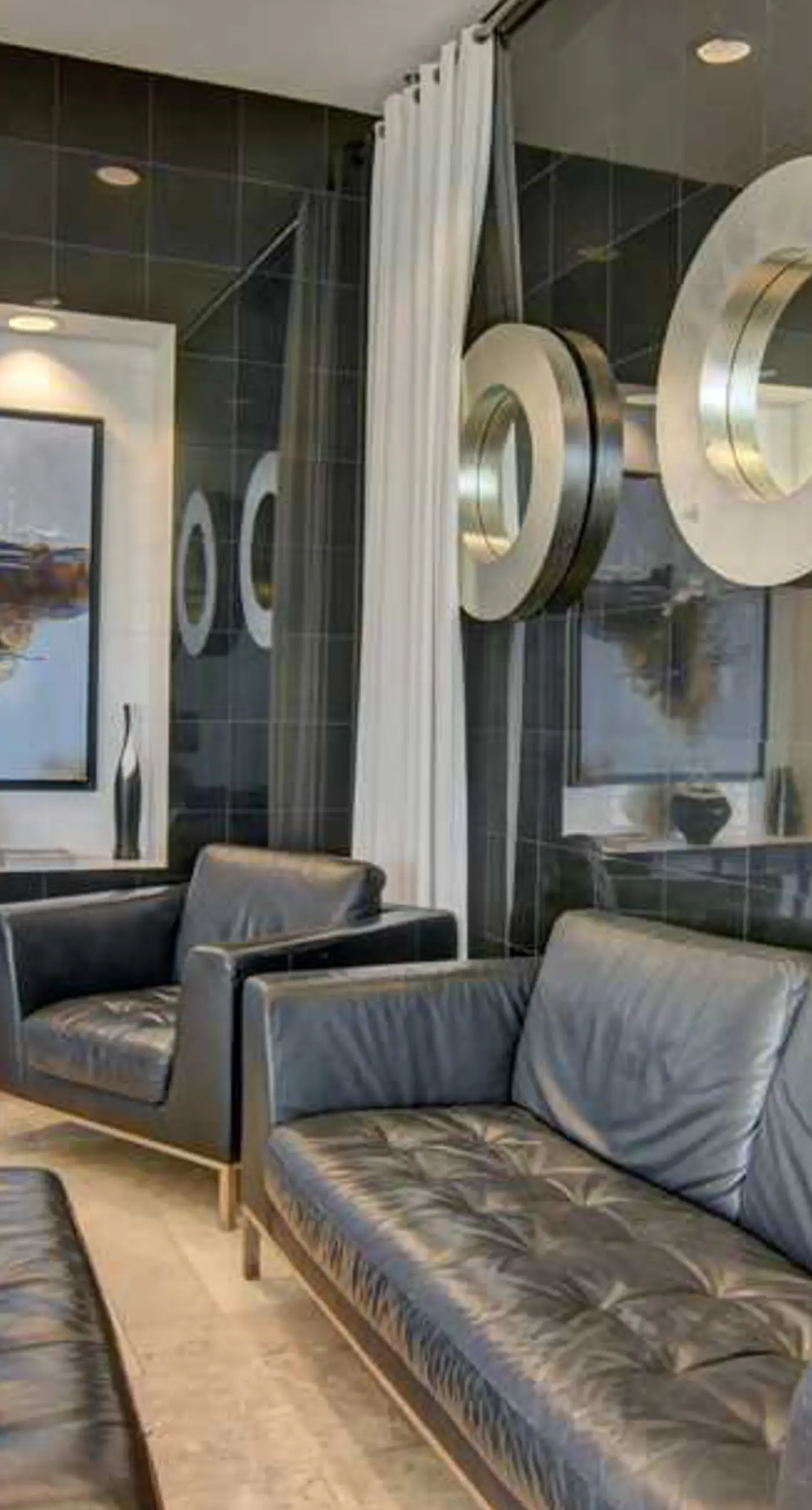Beautiful condo located on the beach - close to attractions, pool & Hot tub