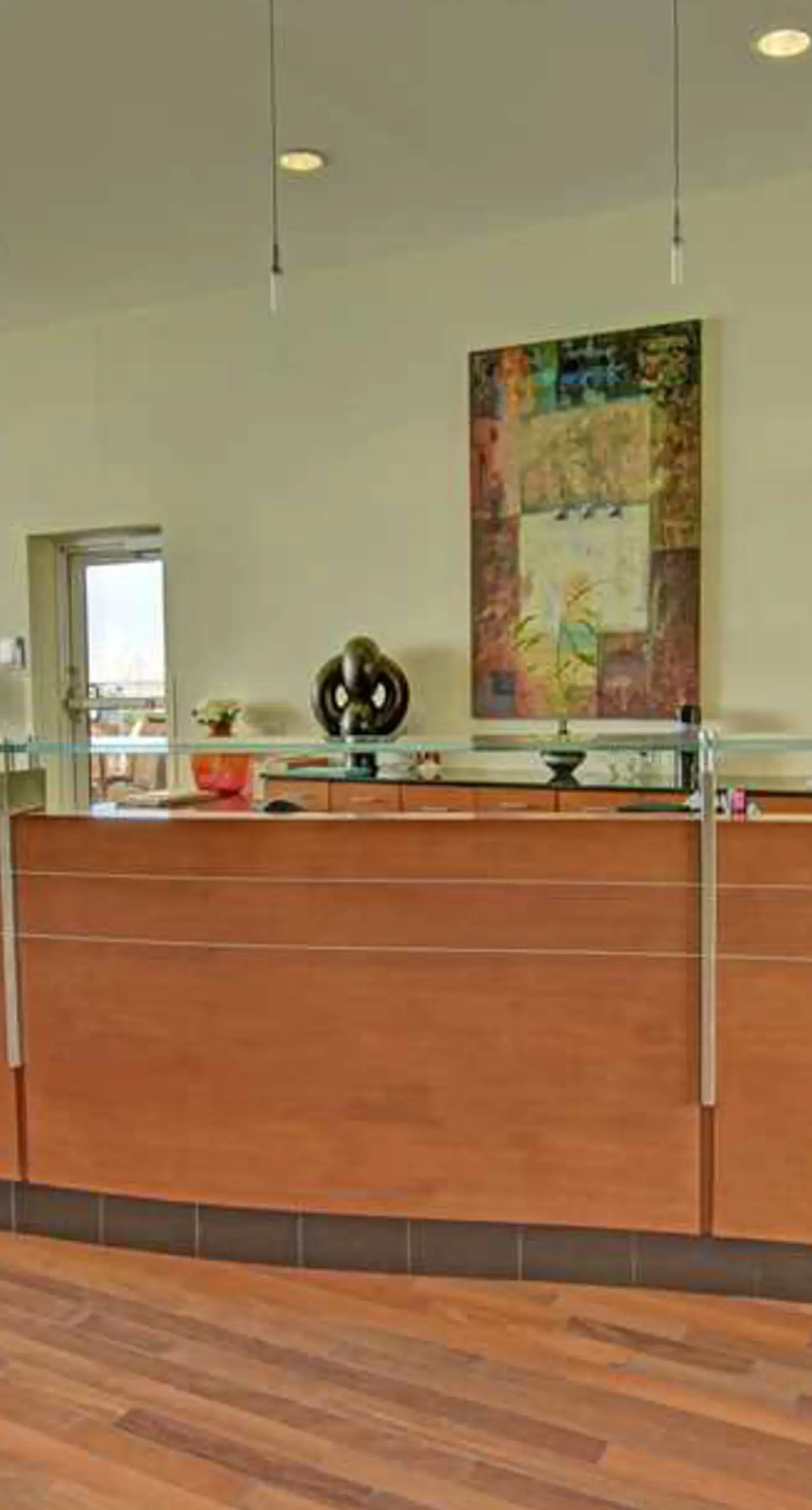 Beautiful condo located on the beach - close to attractions, pool & Hot tub