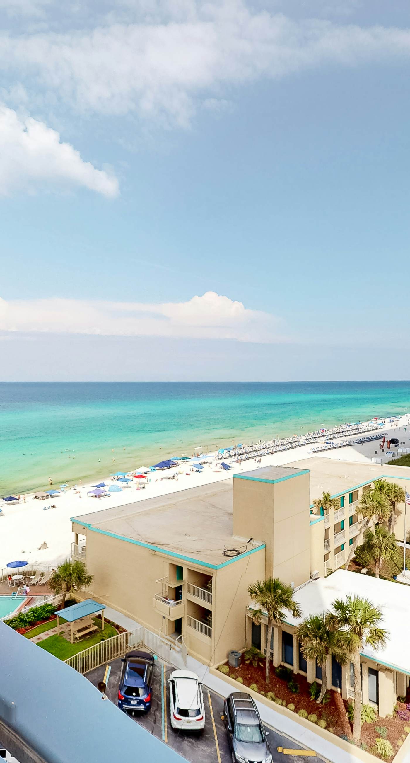 7th-floor resort studio with partial Gulf views, outdoor pool, gym & hot tub