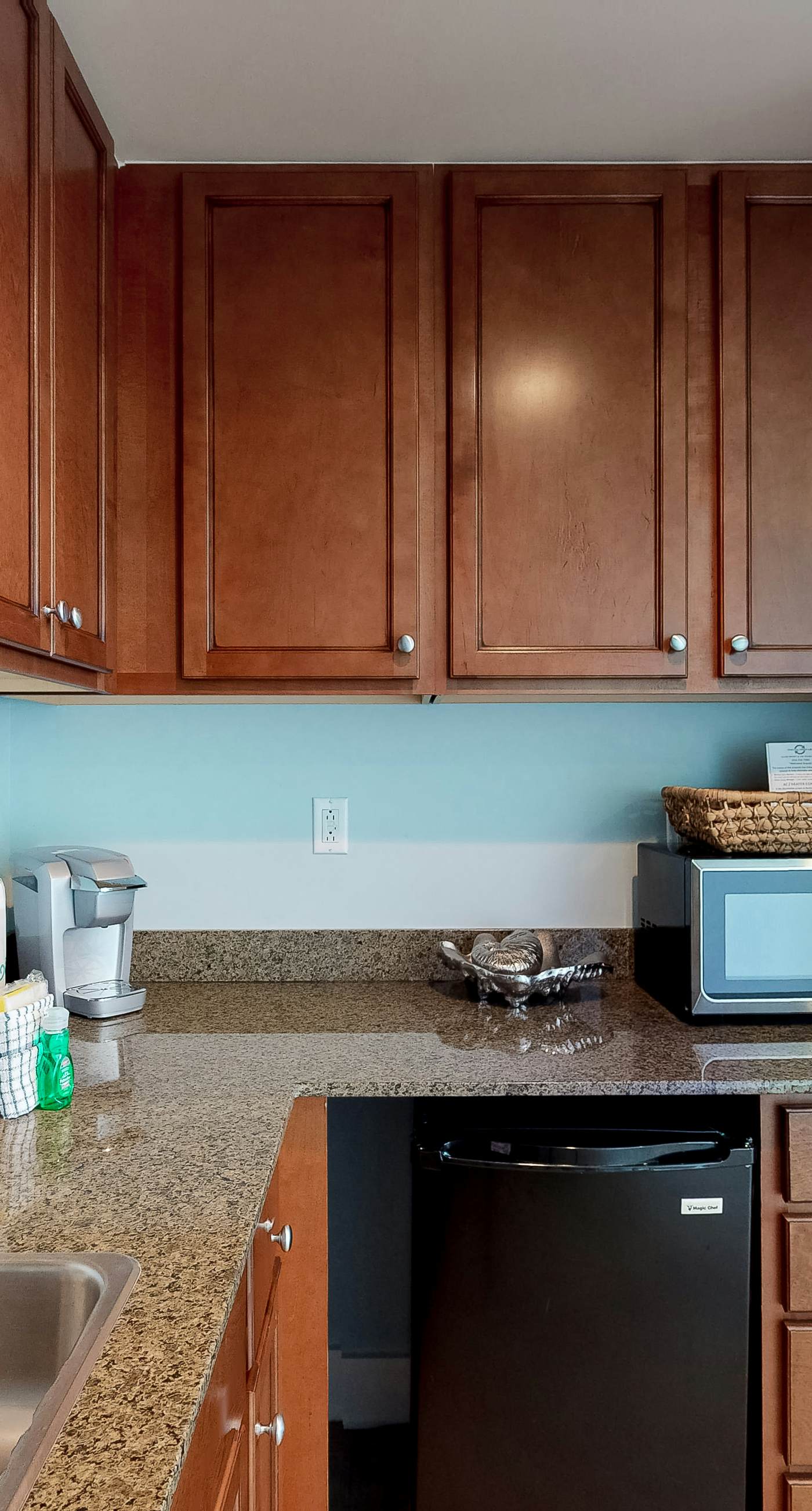 7th-floor resort studio with partial Gulf views, outdoor pool, gym & hot tub