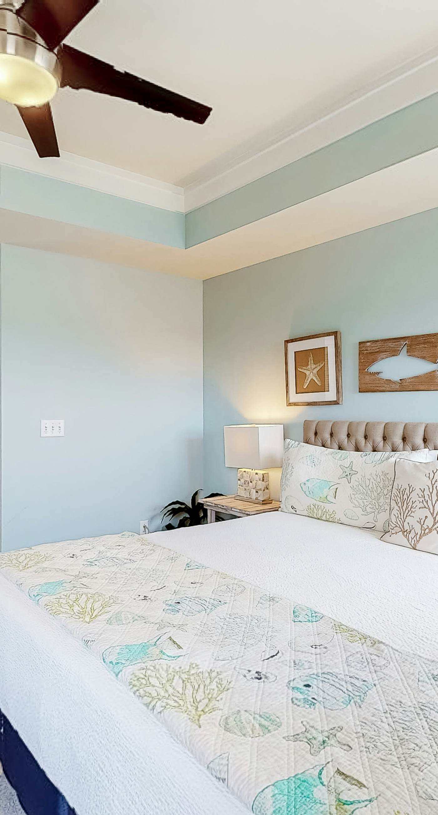 7th-floor resort studio with partial Gulf views, outdoor pool, gym & hot tub