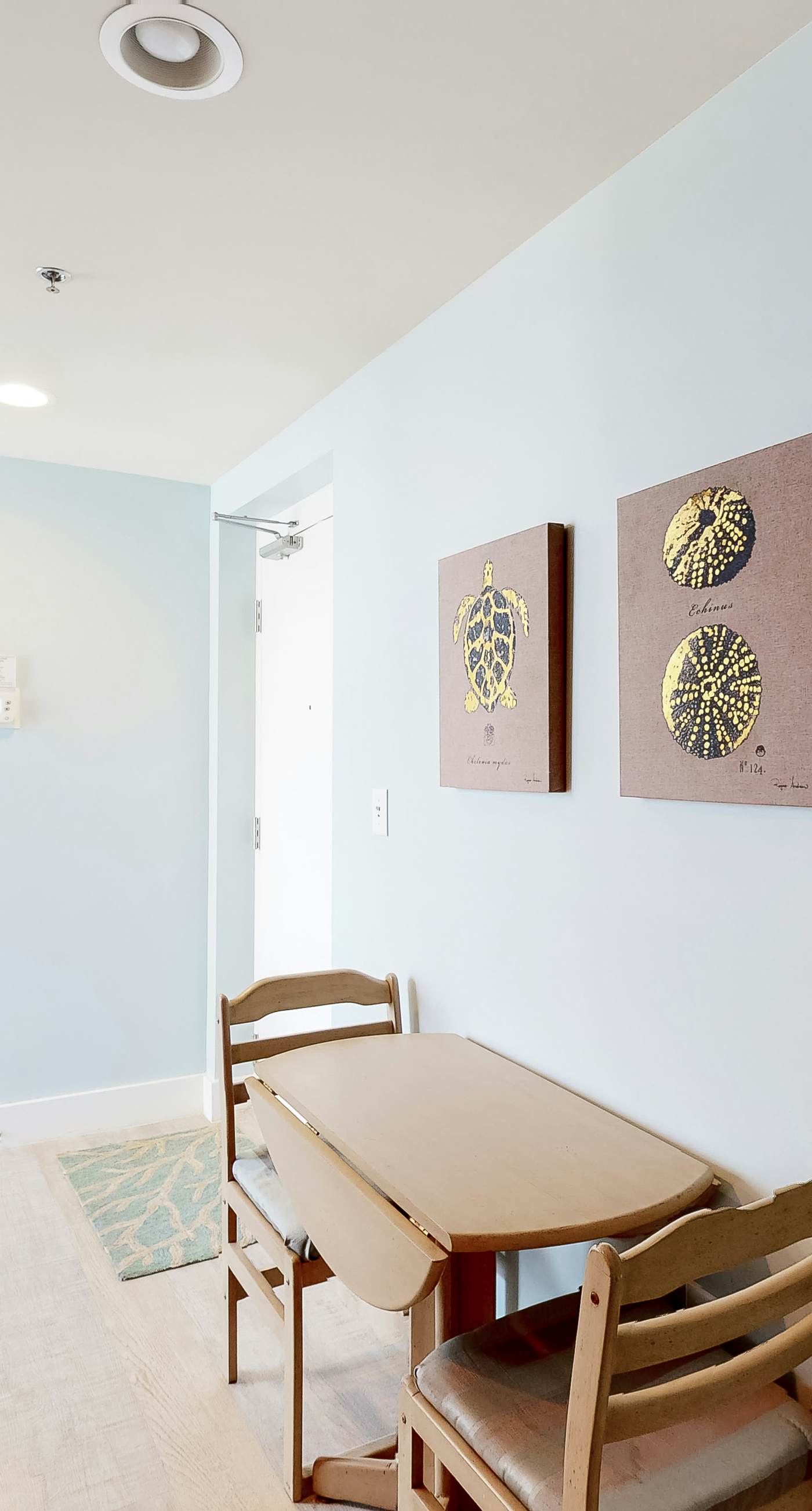 7th-floor resort studio with partial Gulf views, outdoor pool, gym & hot tub