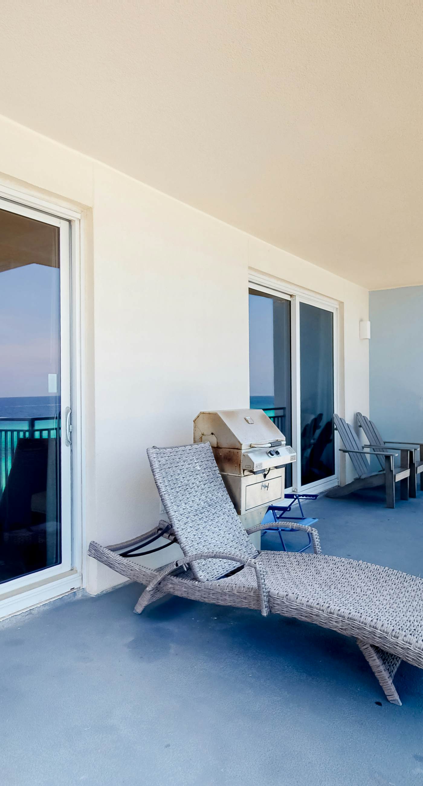 Beachfront condo with Gulf views, grill, balcony, outdoor pool, gym & hot tub