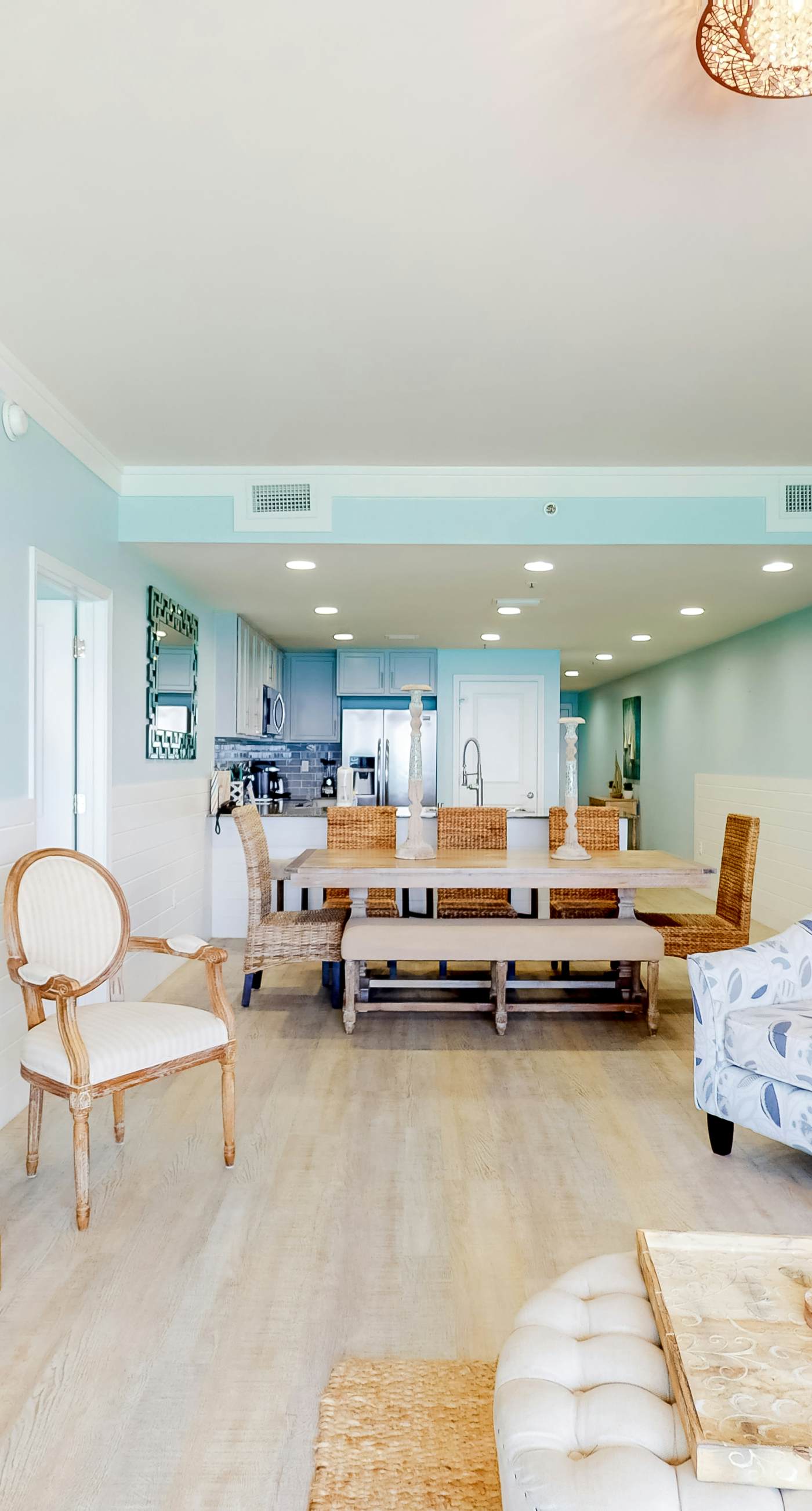 Beachfront condo with Gulf views, grill, balcony, outdoor pool, gym & hot tub