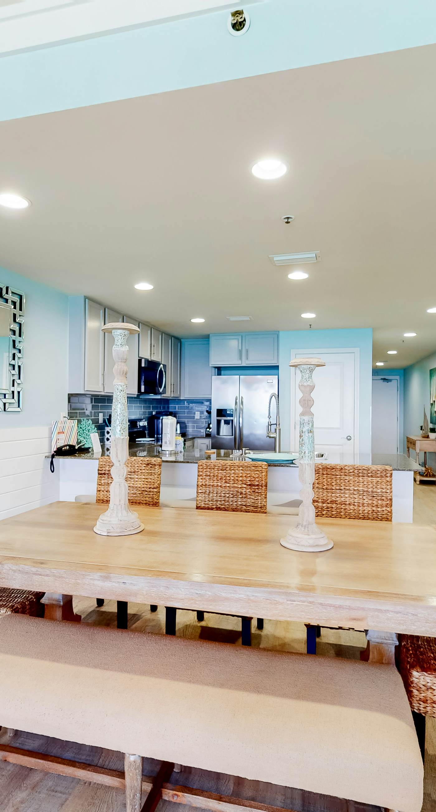 Beachfront condo with Gulf views, grill, balcony, outdoor pool, gym & hot tub