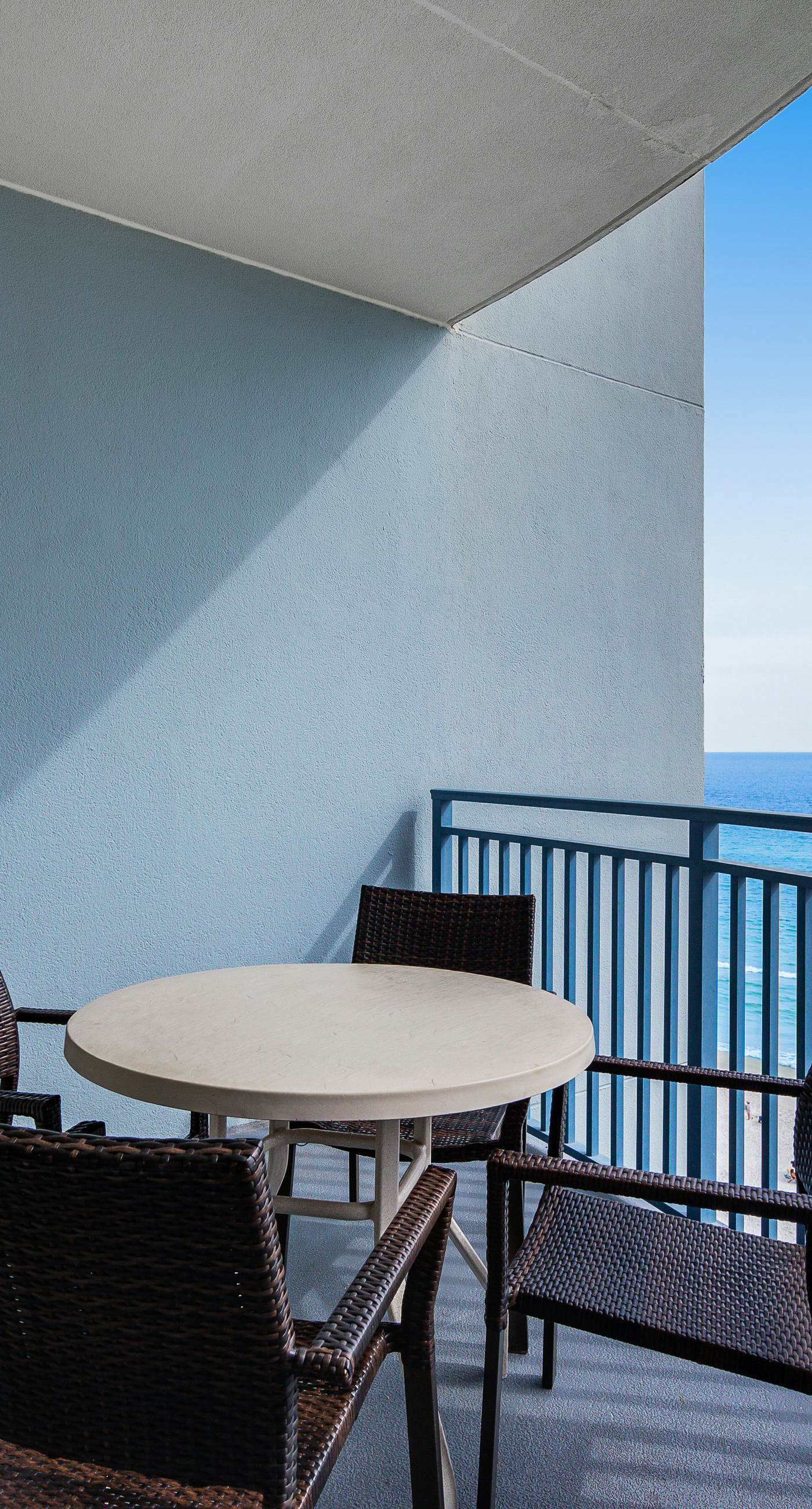 Beachfront condo with incredible views, pool, hot tub & fitness center