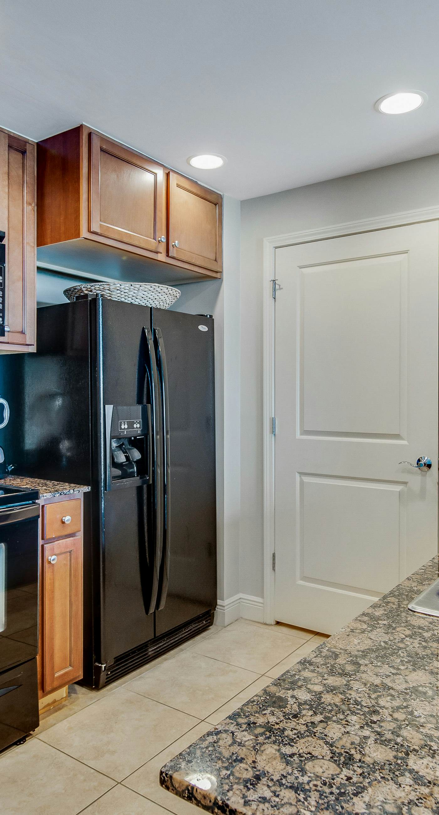 Beachfront condo with incredible views, pool, hot tub & fitness center