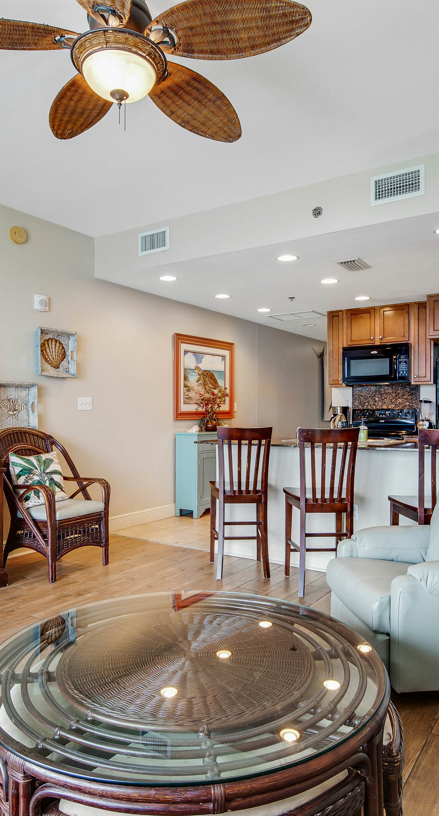 Beachfront condo with incredible views, pool, hot tub & fitness center