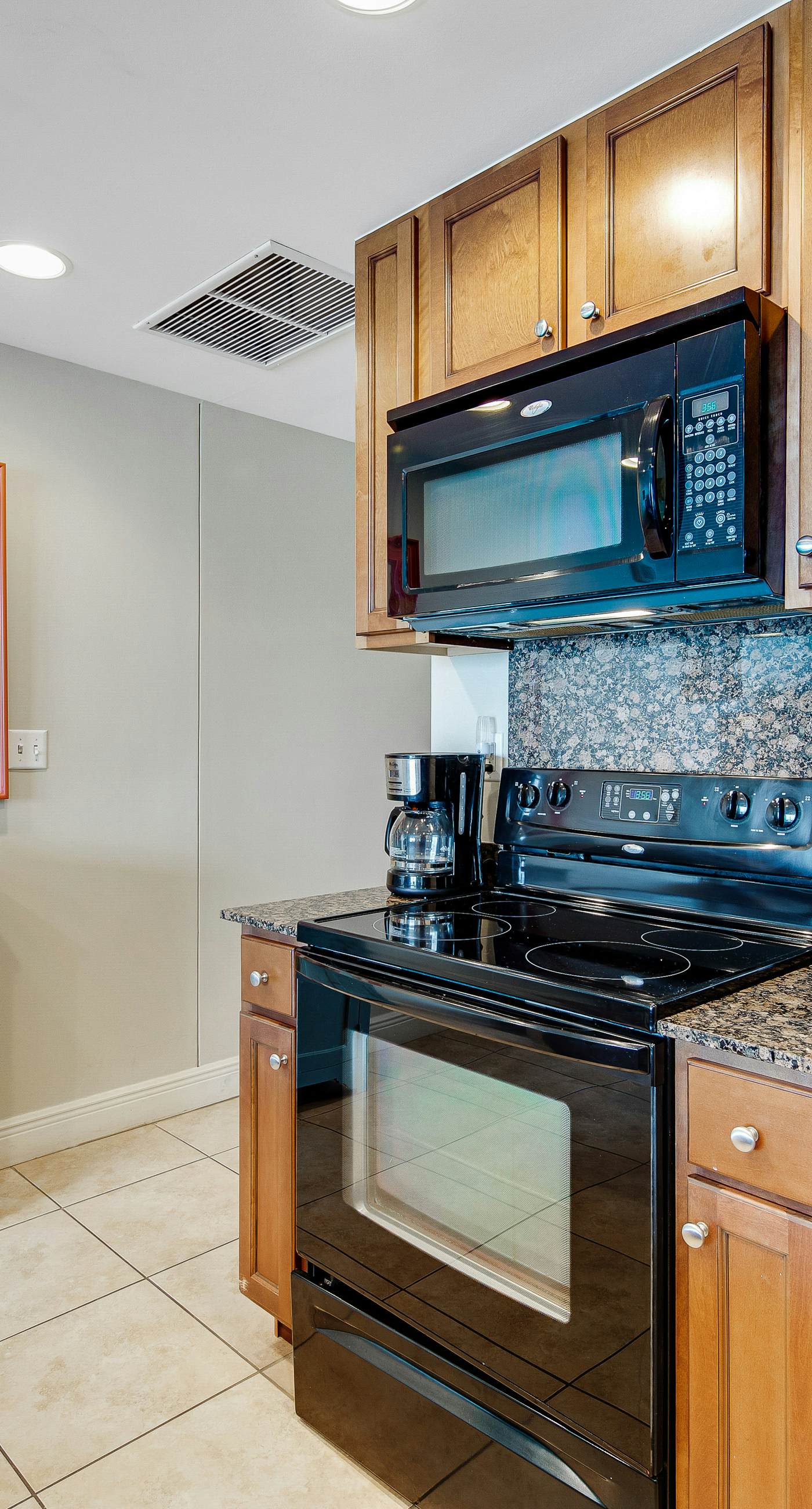 Beachfront condo with incredible views, pool, hot tub & fitness center