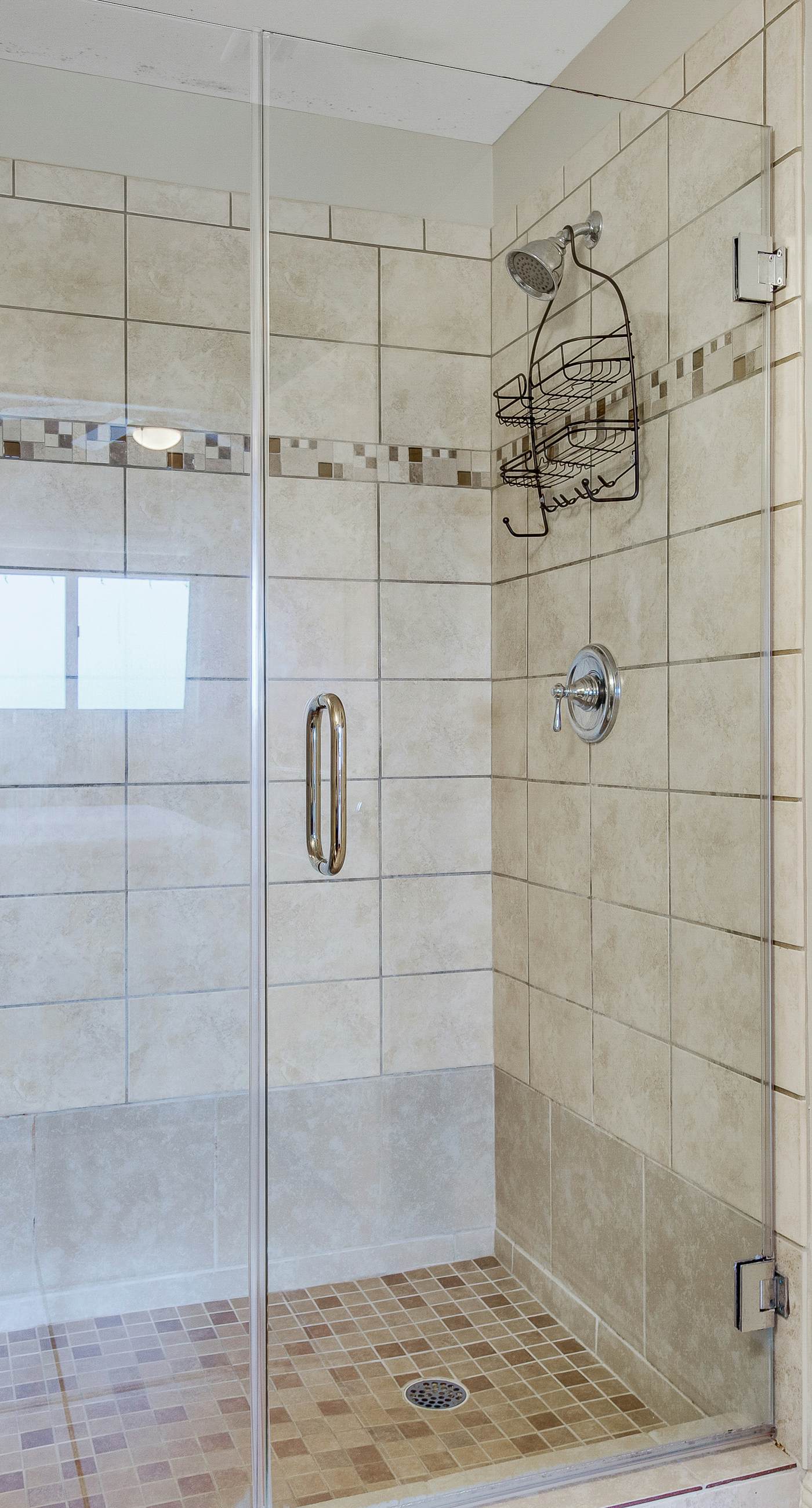 Beachfront condo with incredible views, pool, hot tub & fitness center