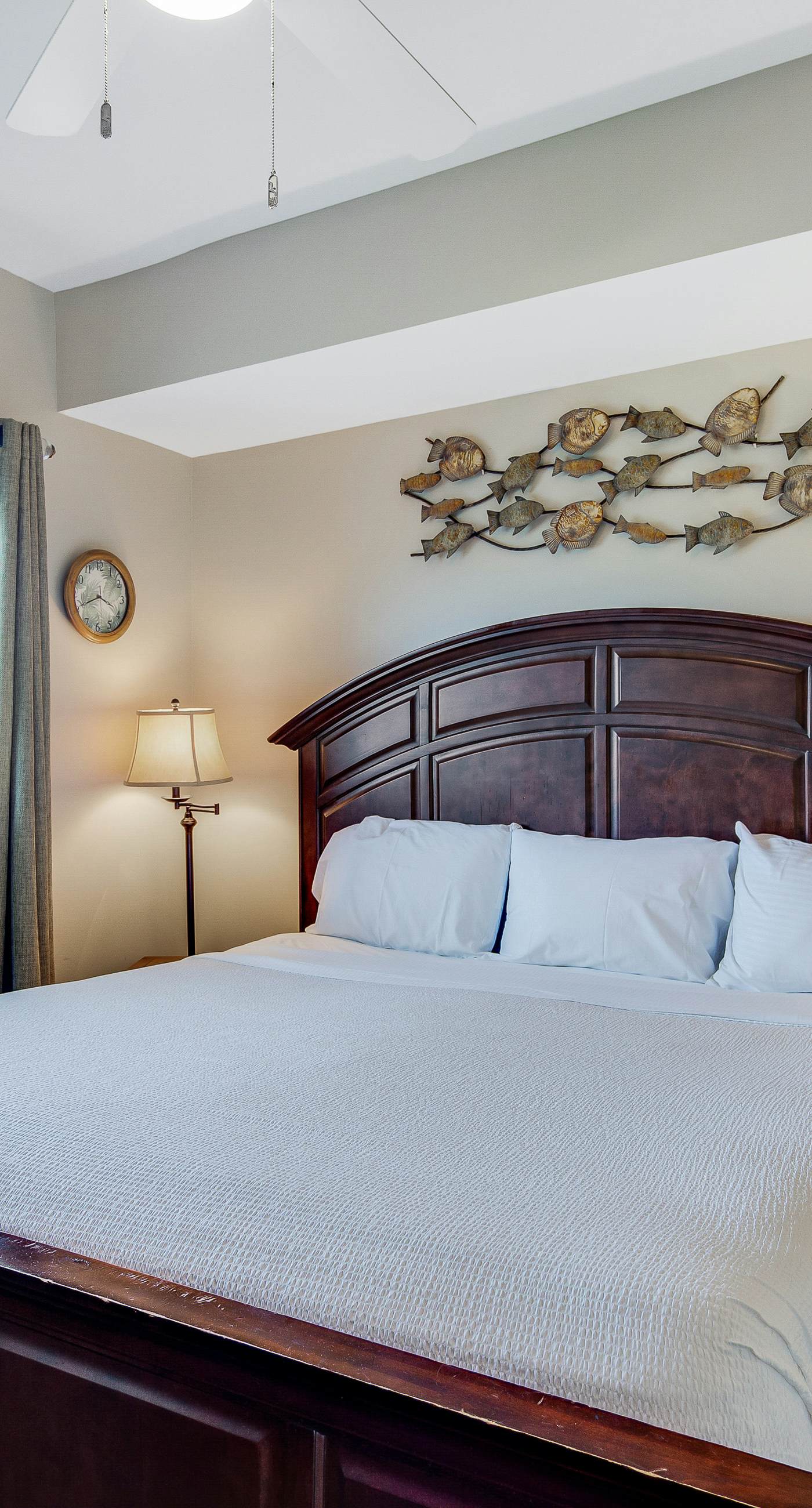 Beachfront condo with incredible views, pool, hot tub & fitness center