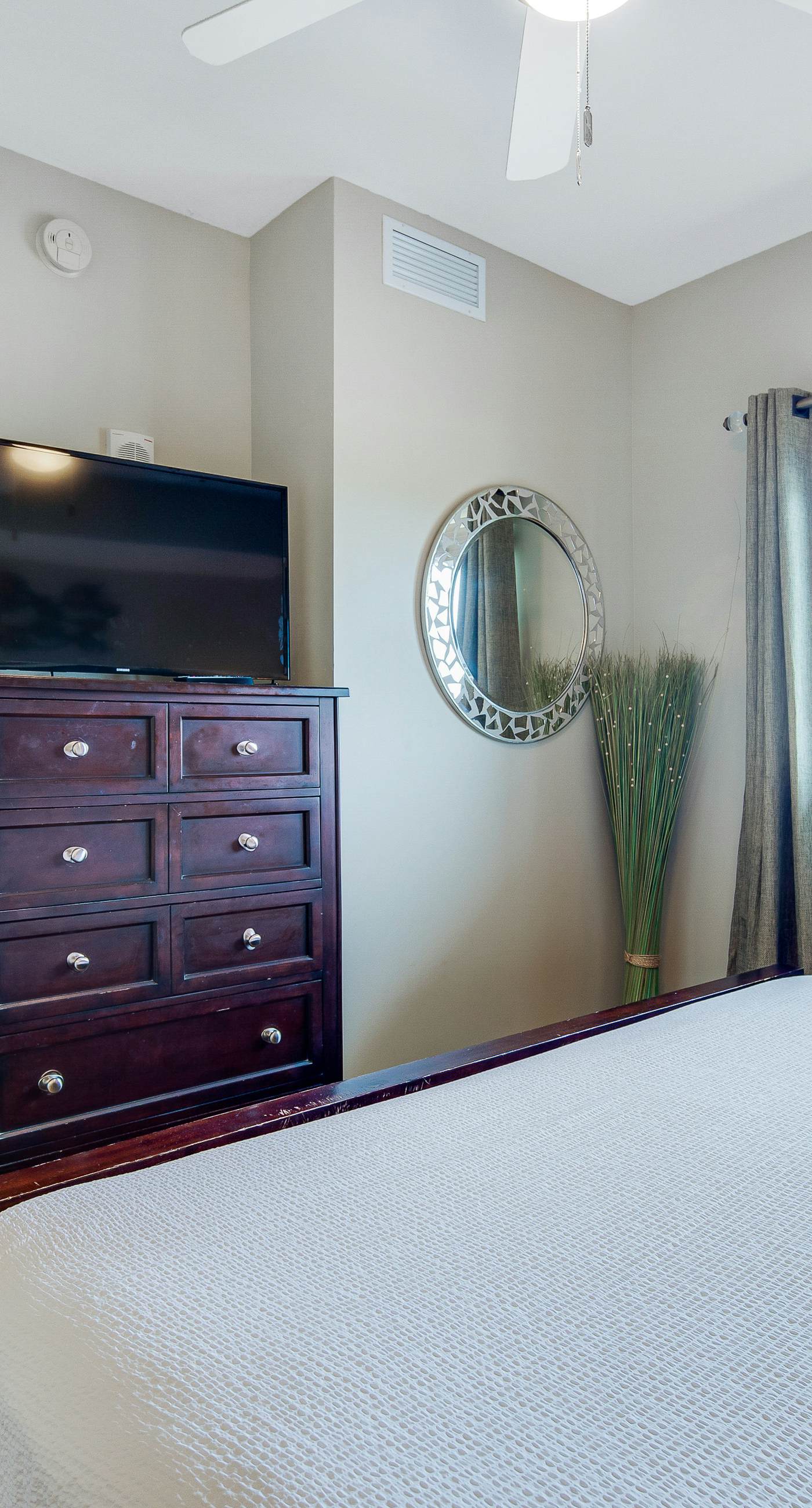 Beachfront condo with incredible views, pool, hot tub & fitness center