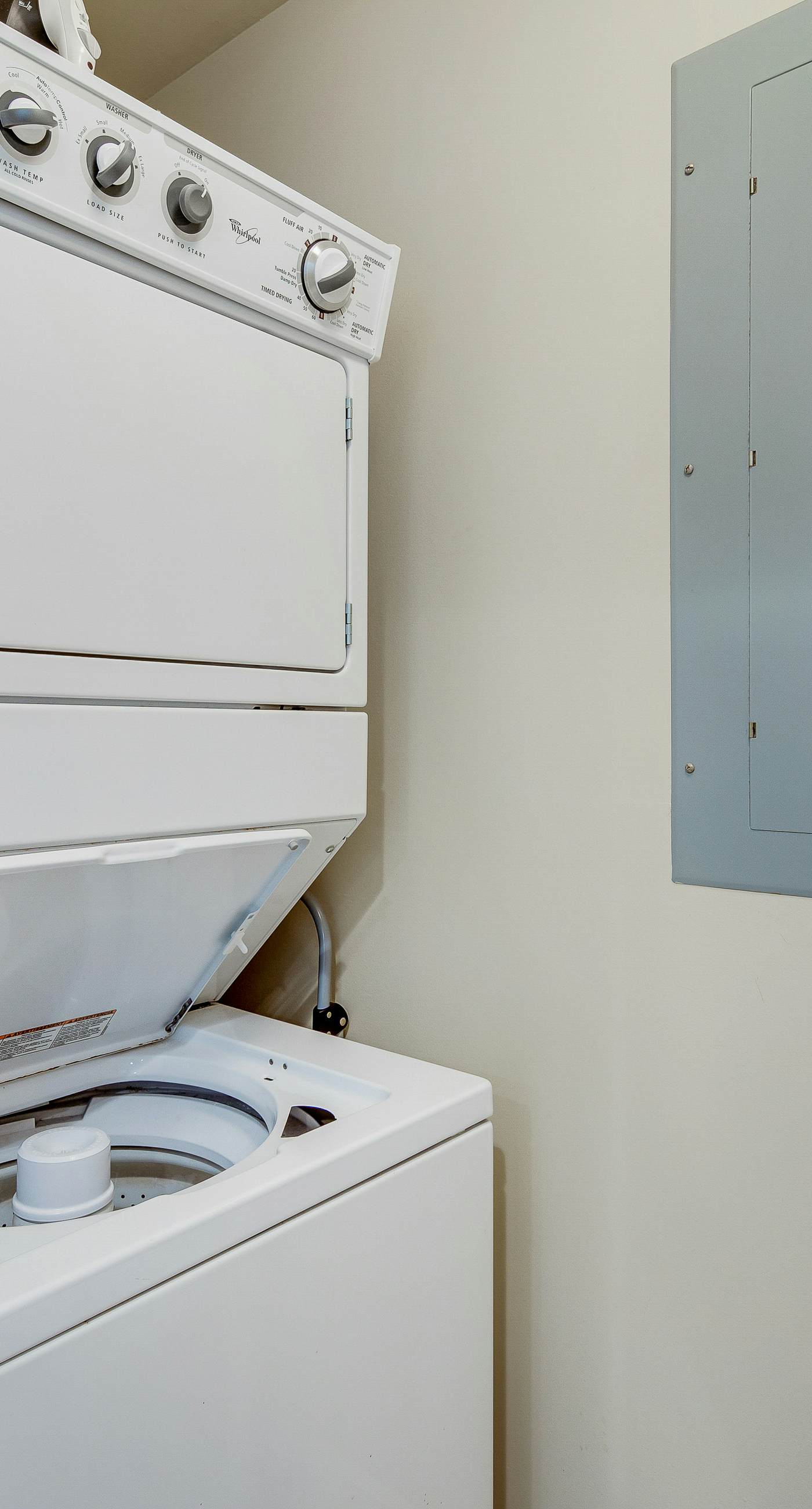 Beachfront condo with incredible views, pool, hot tub & fitness center