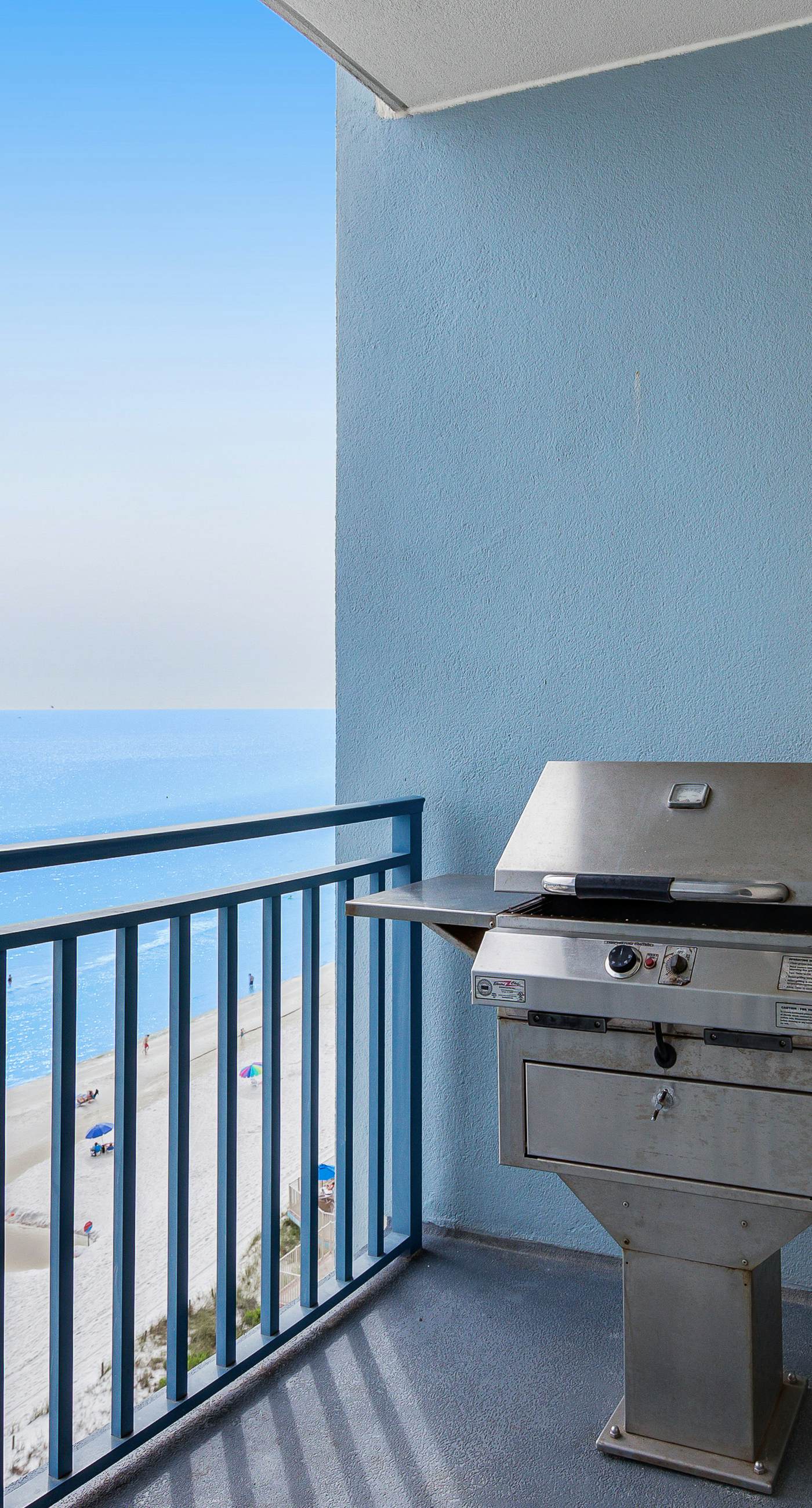 Beachfront condo with incredible views, pool, hot tub & fitness center