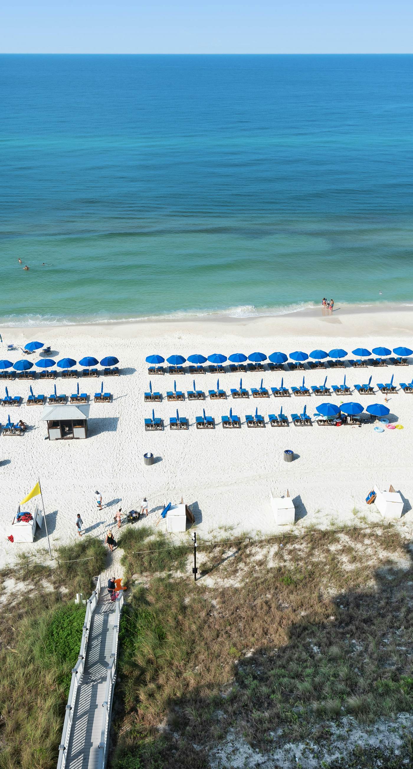 Beachfront condo with incredible views, pool, hot tub & fitness center