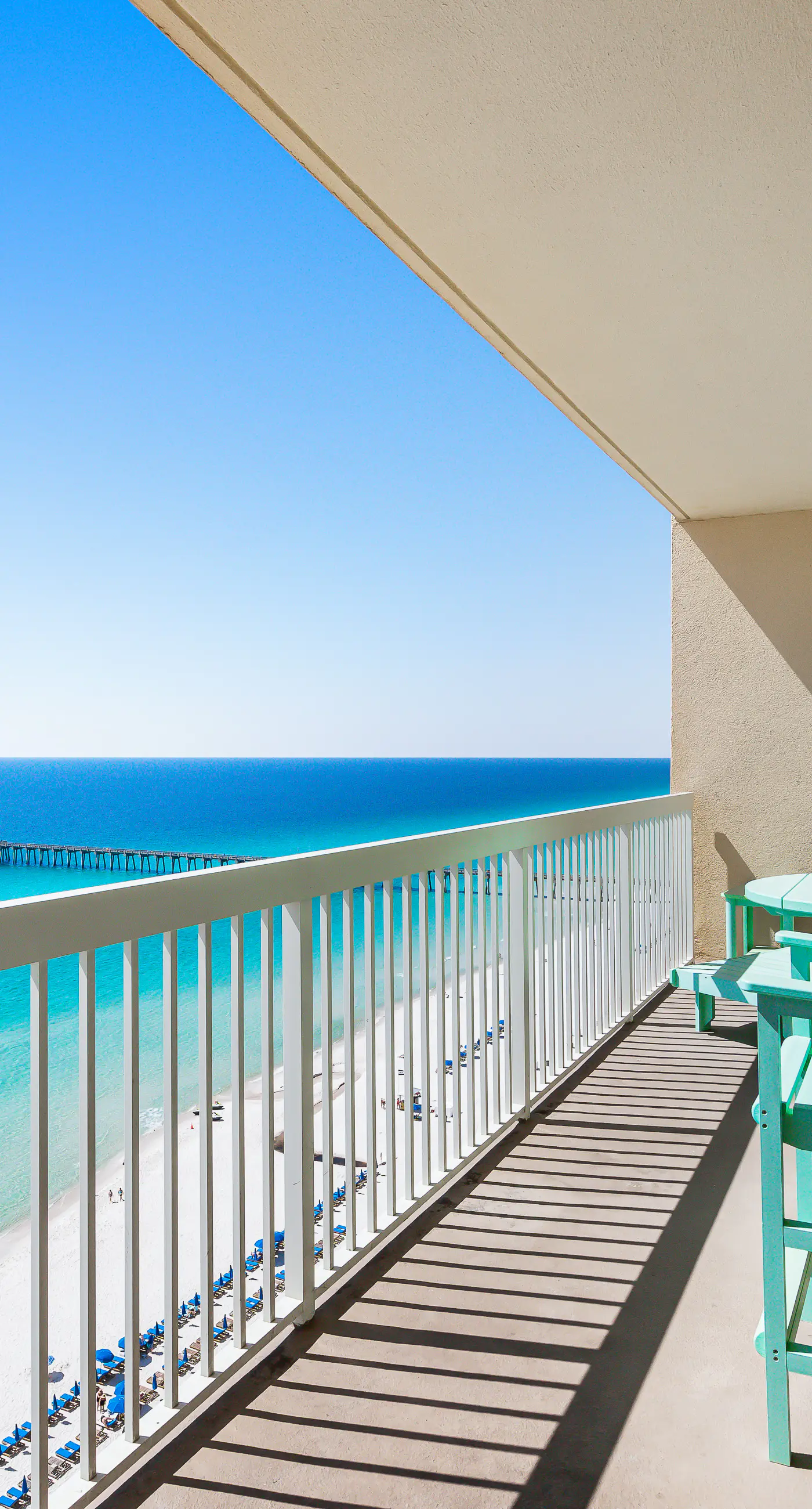 Renovated beachfront condo with balcony & pool