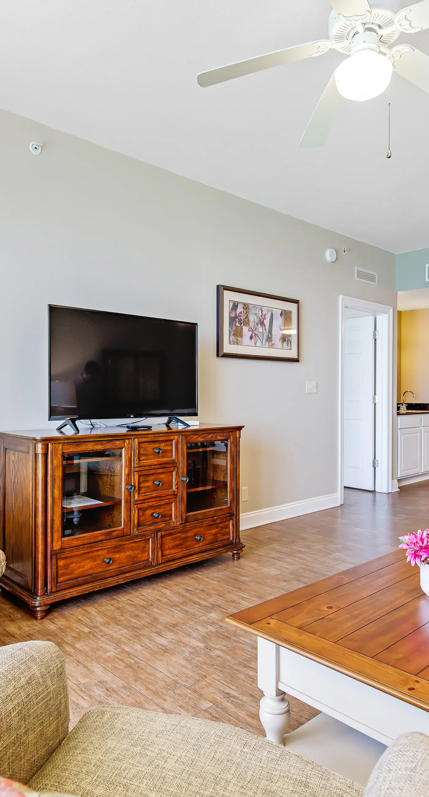 Renovated beachfront condo with balcony & pool