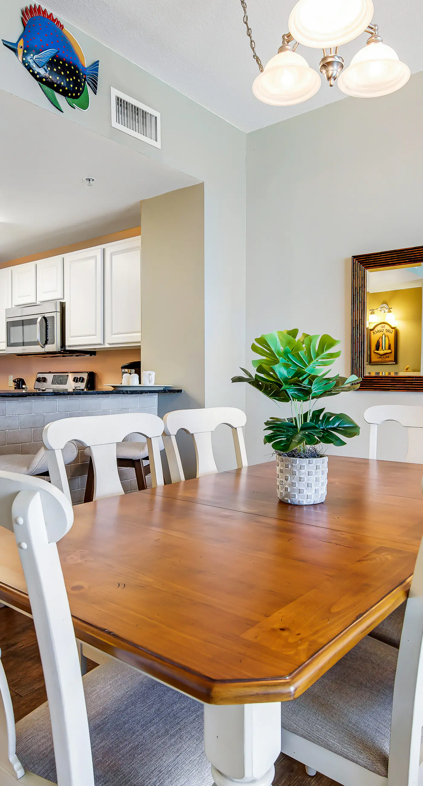Renovated beachfront condo with balcony & pool
