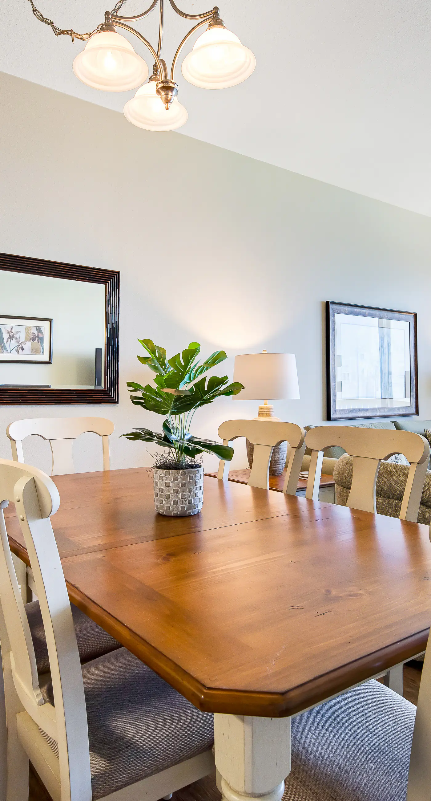 Renovated beachfront condo with balcony & pool