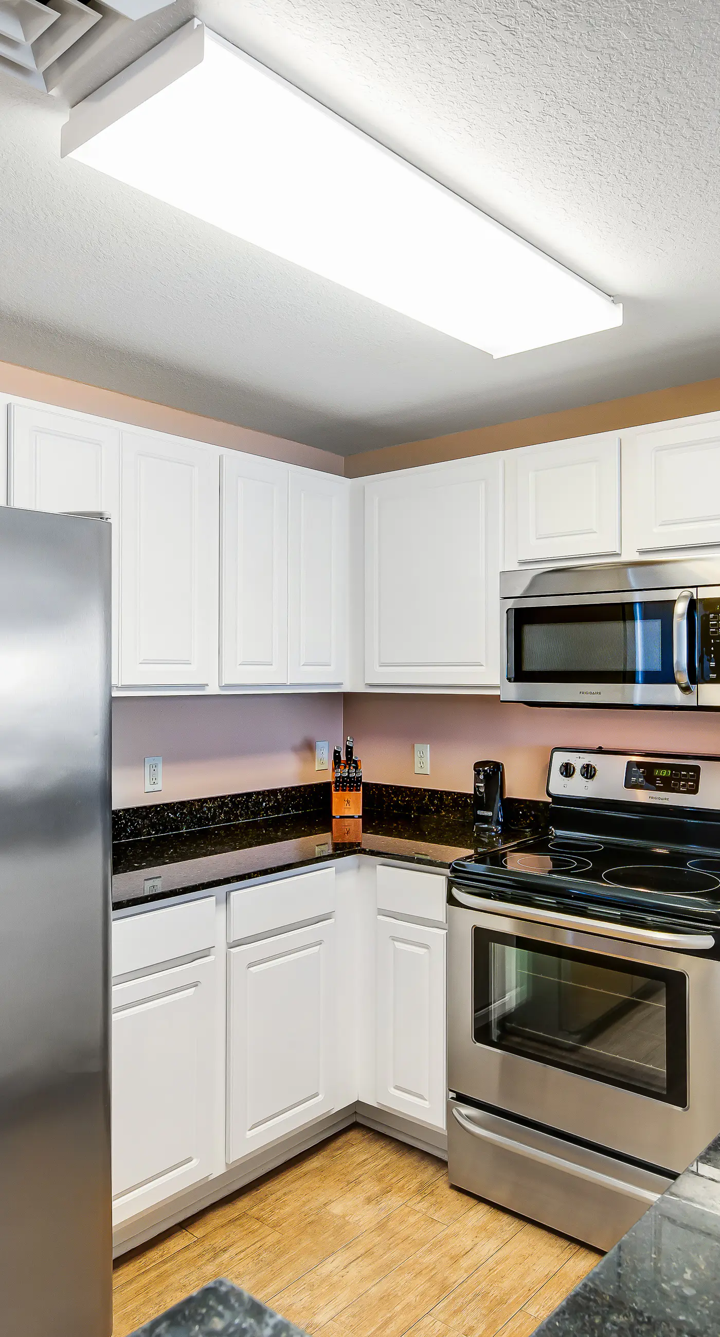 Renovated beachfront condo with balcony & pool