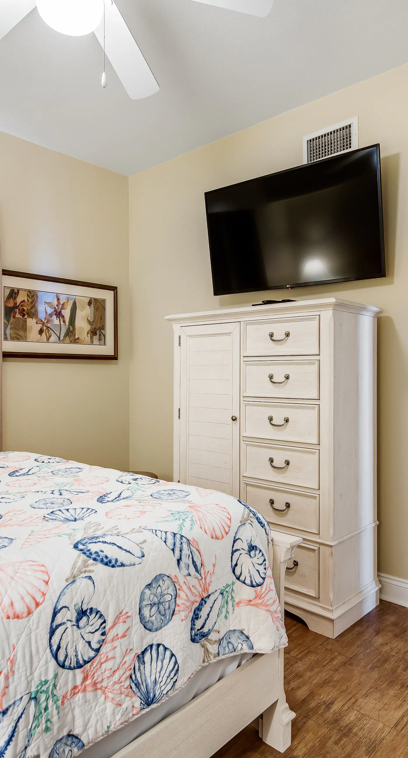 Renovated beachfront condo with balcony & pool