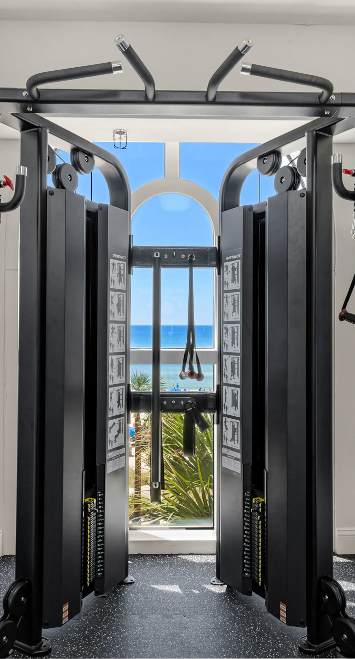 Renovated beachfront condo with balcony & pool