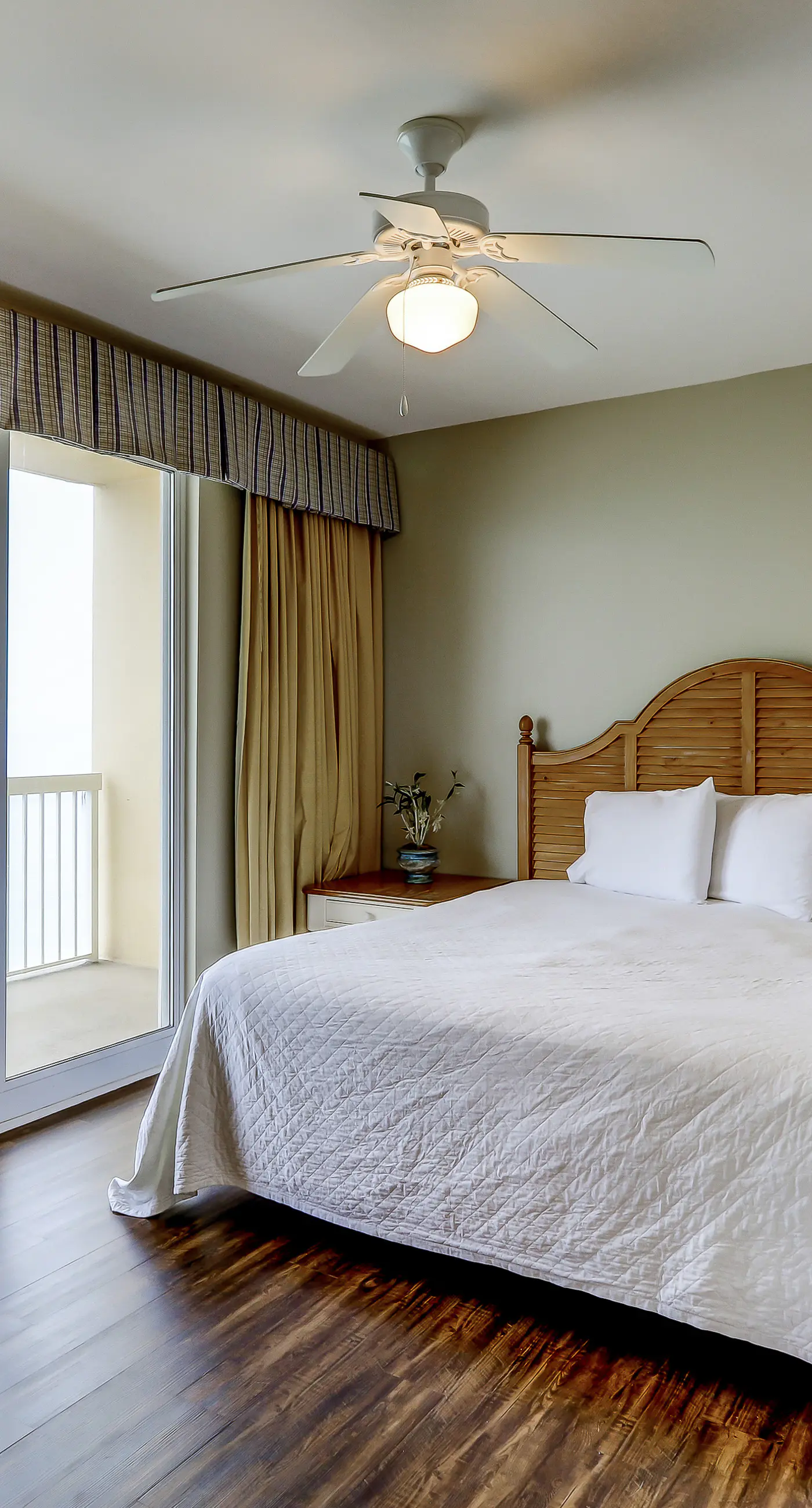 Homey Gulf-front condo with pools - walk to the beach & Pier Park