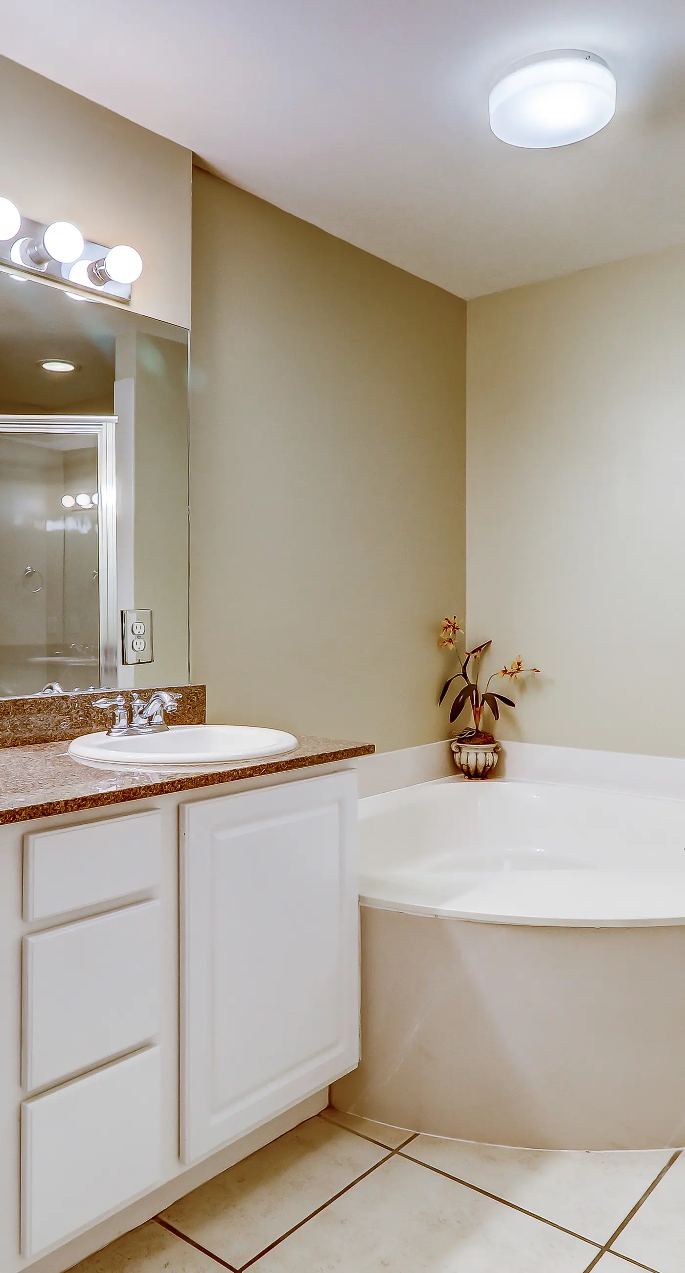 Homey Gulf-front condo with pools - walk to the beach & Pier Park