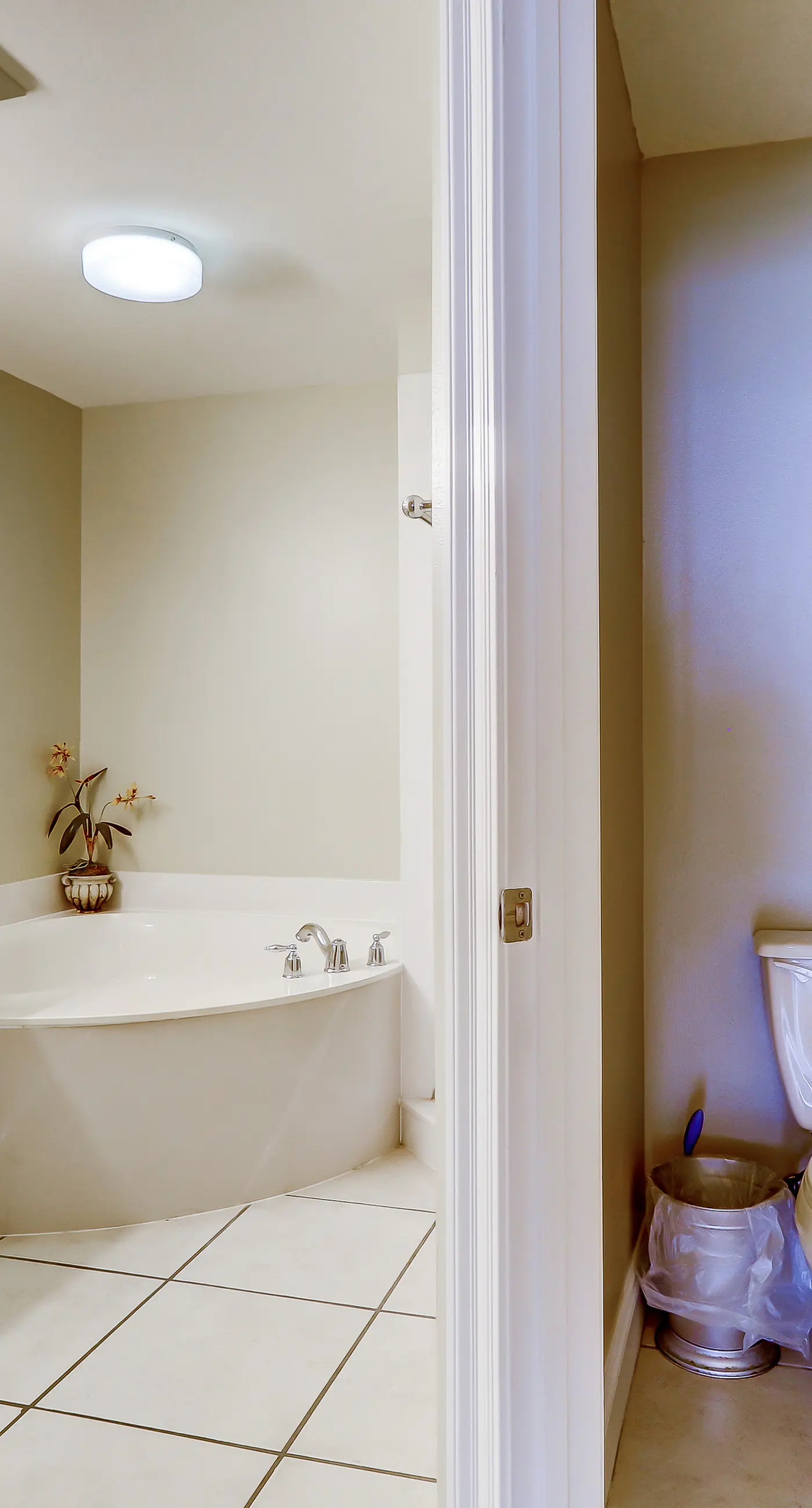Homey Gulf-front condo with pools - walk to the beach & Pier Park