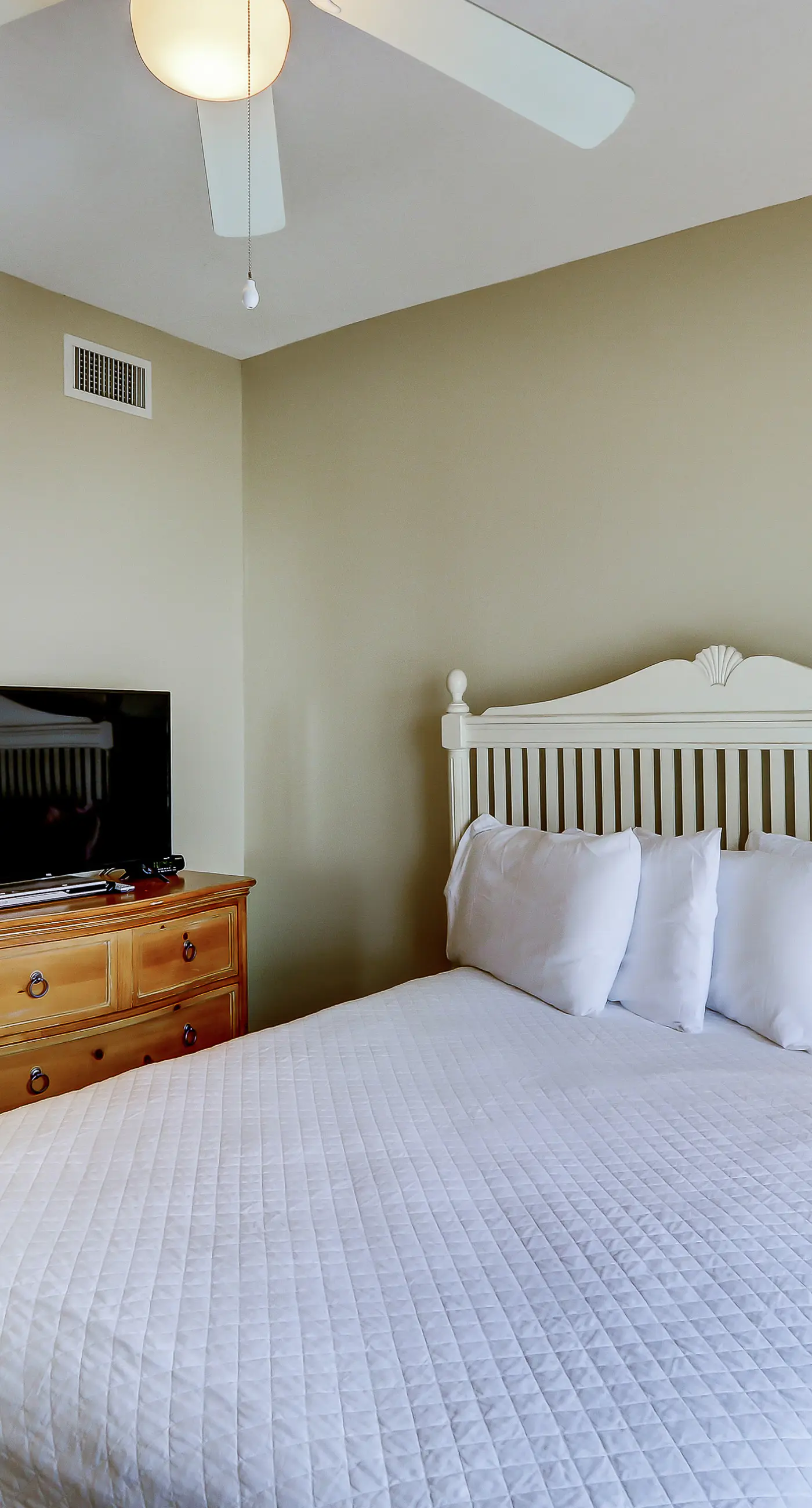 Homey Gulf-front condo with pools - walk to the beach & Pier Park