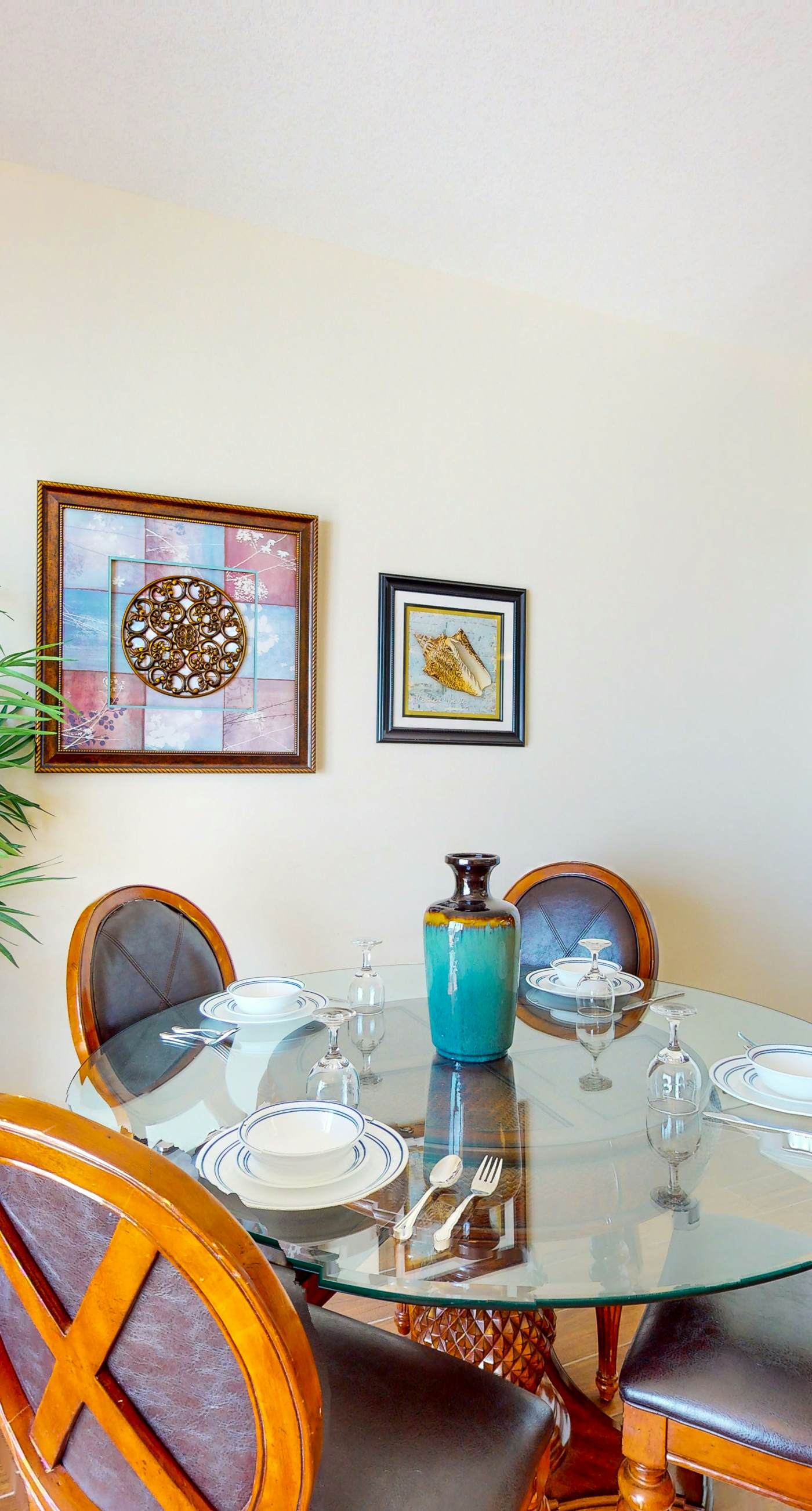 Lovely beachfront condo with Gulf views, pool & gym - steps to Pier Park