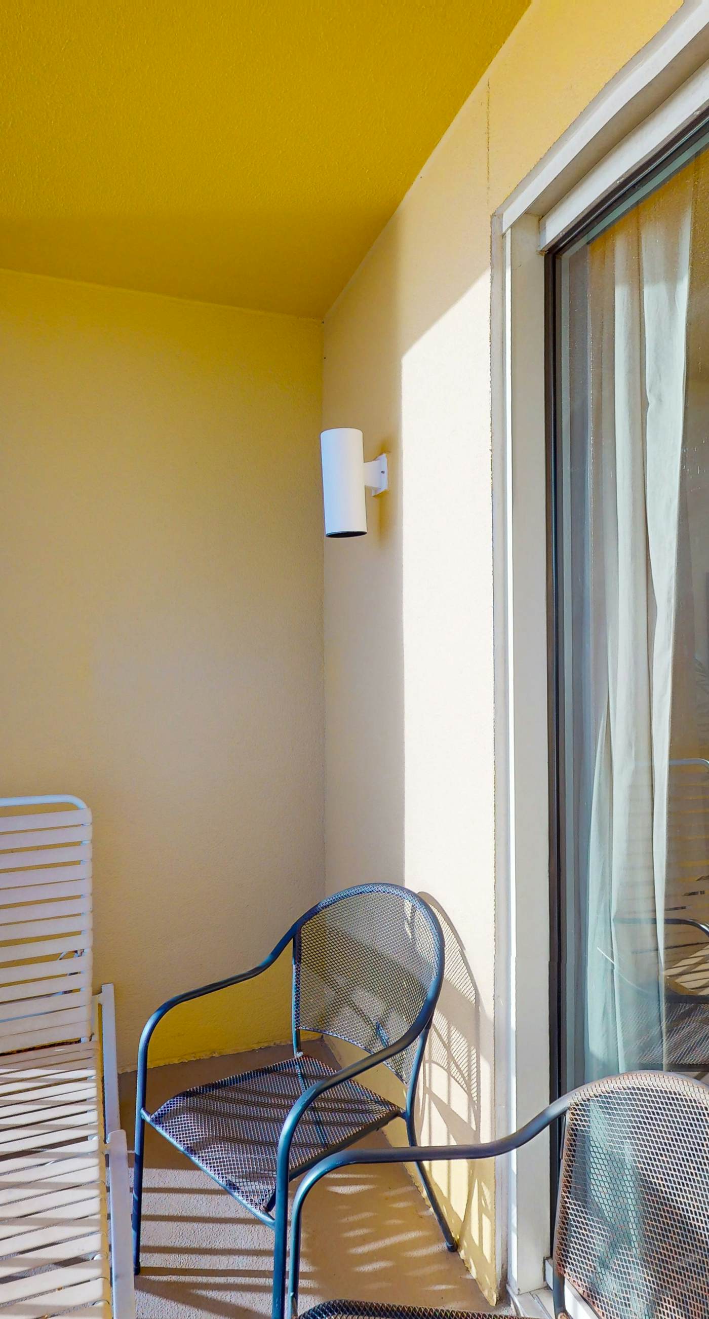 Lovely beachfront condo with Gulf views, pool & gym - steps to Pier Park