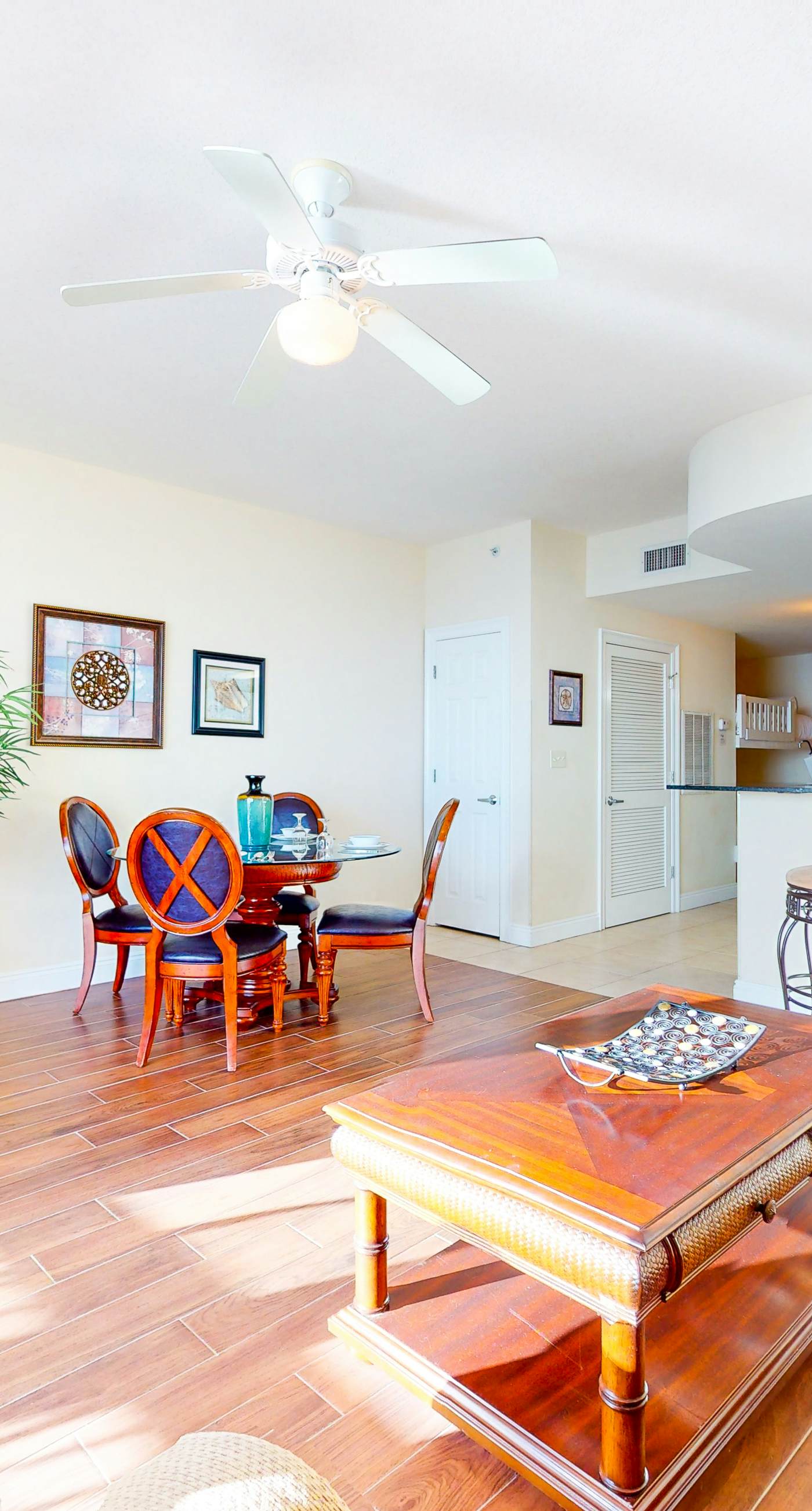 Lovely beachfront condo with Gulf views, pool & gym - steps to Pier Park